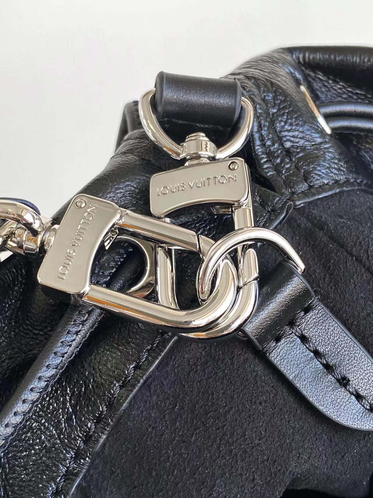 LV原單黑色壓花水桶包 銀鍊設計精品女包｜歐美奢侈品精品推薦