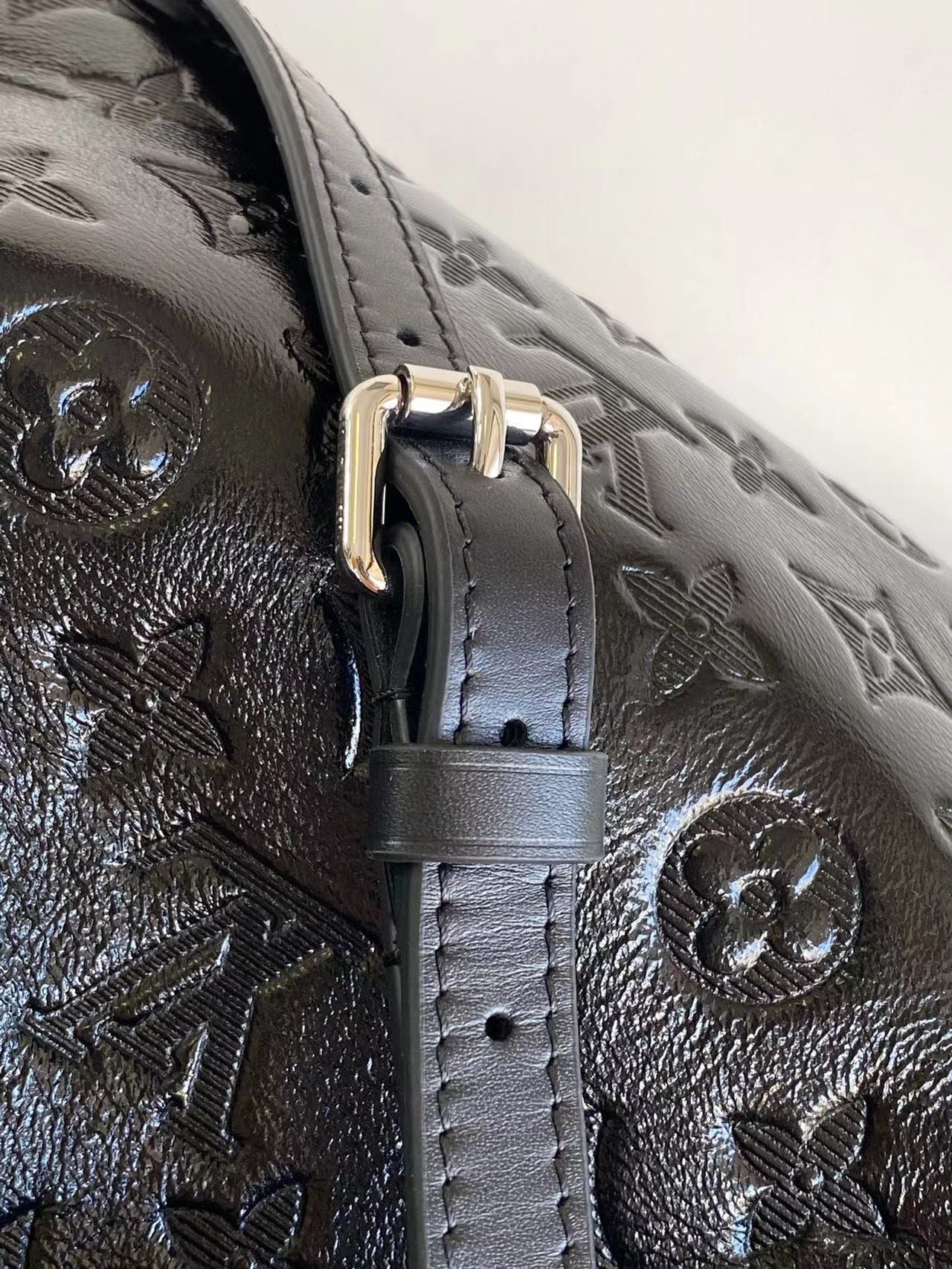 LV原單黑色壓花水桶包 銀鍊設計精品女包｜歐美奢侈品精品推薦