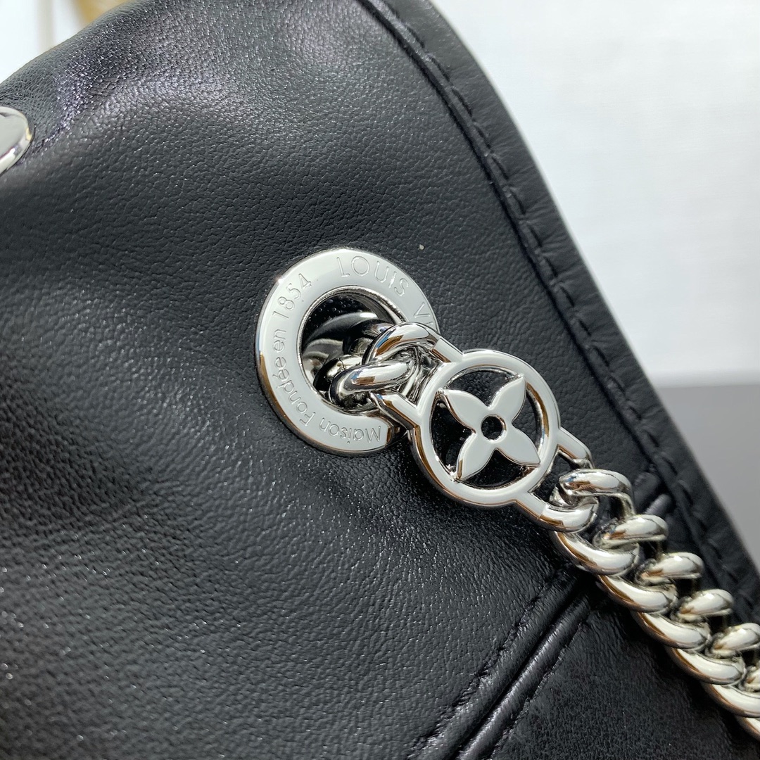 LV高仿LockMe Drawstring大號黑色皮革水桶包 女士精品｜歐美奢侈品精品推薦