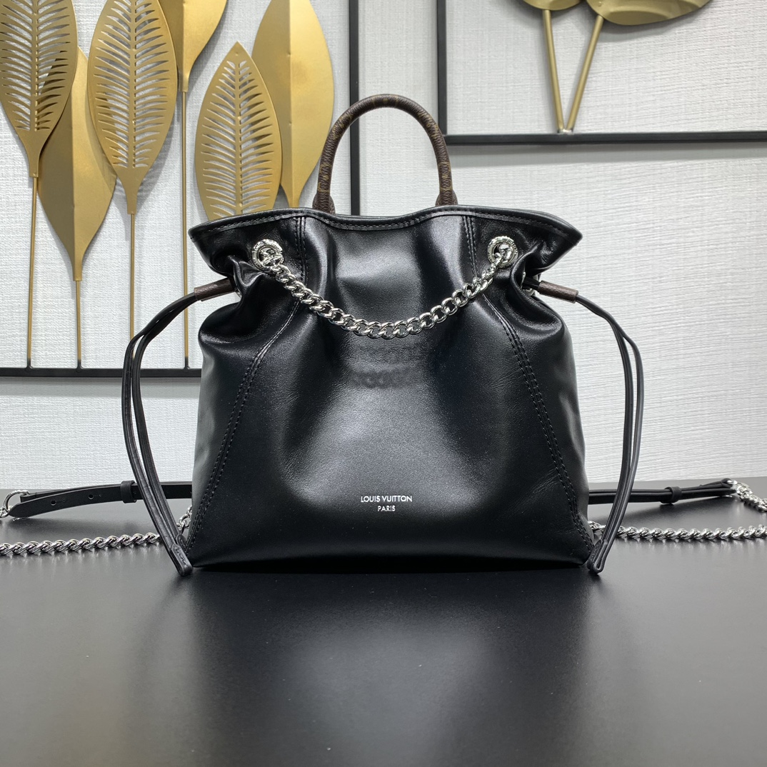 LV原單LockMe BB黑色皮革手提包 銀鏈造型精品