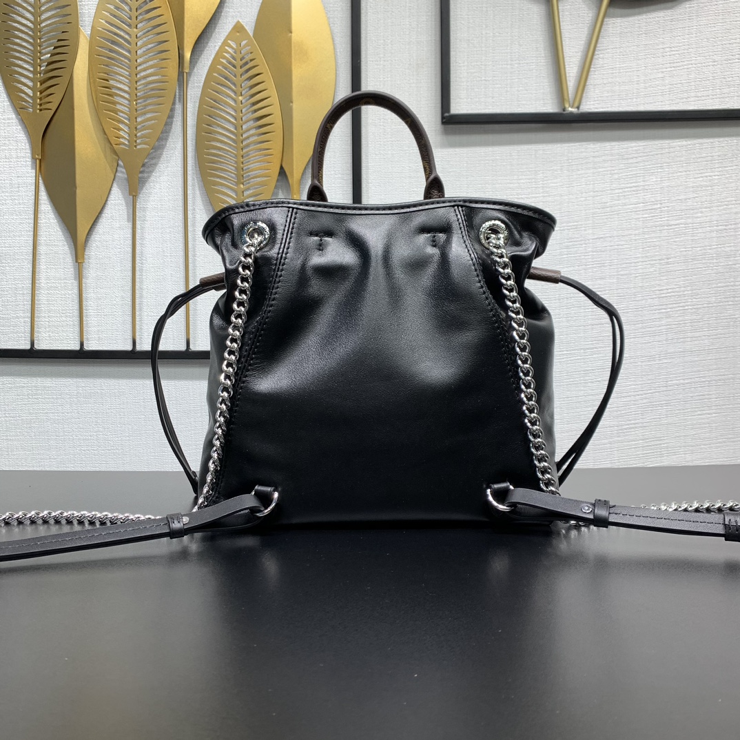 LV原單LockMe BB黑色皮革手提包 銀鏈造型精品｜歐美奢侈品精品推薦