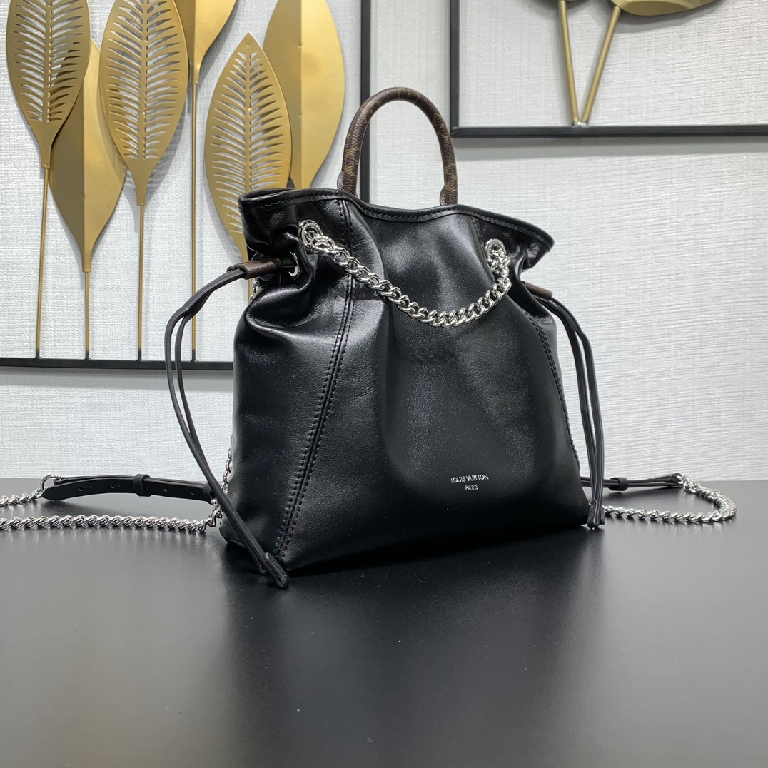 LV原單LockMe BB黑色皮革手提包 銀鏈造型精品｜歐美奢侈品精品推薦