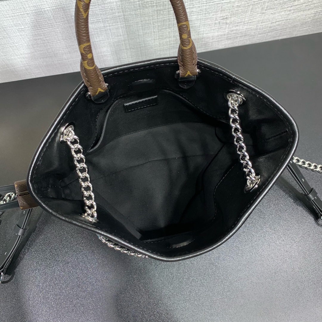 LV原單LockMe BB黑色皮革手提包 銀鏈造型精品｜歐美奢侈品精品推薦