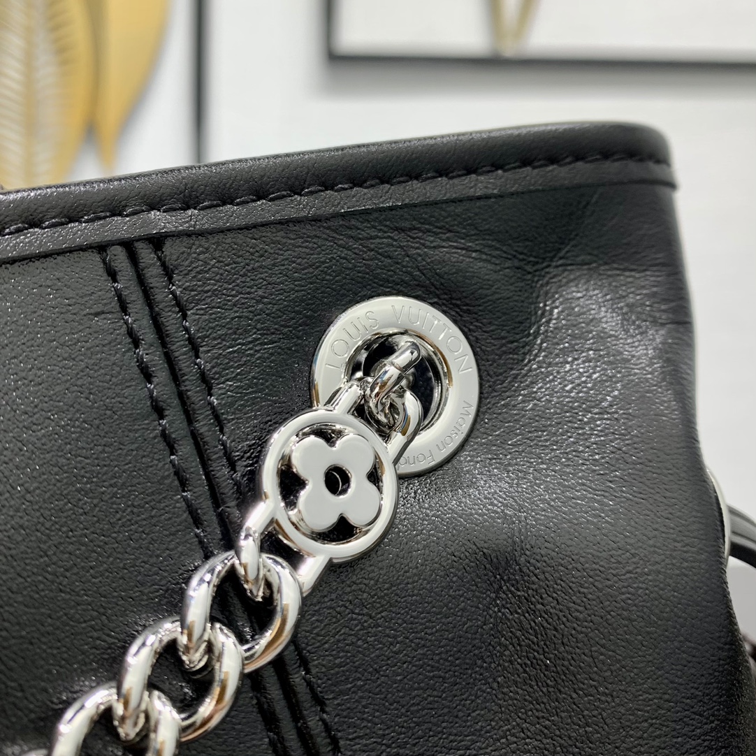 LV原單LockMe BB黑色皮革手提包 銀鏈造型精品｜歐美奢侈品精品推薦