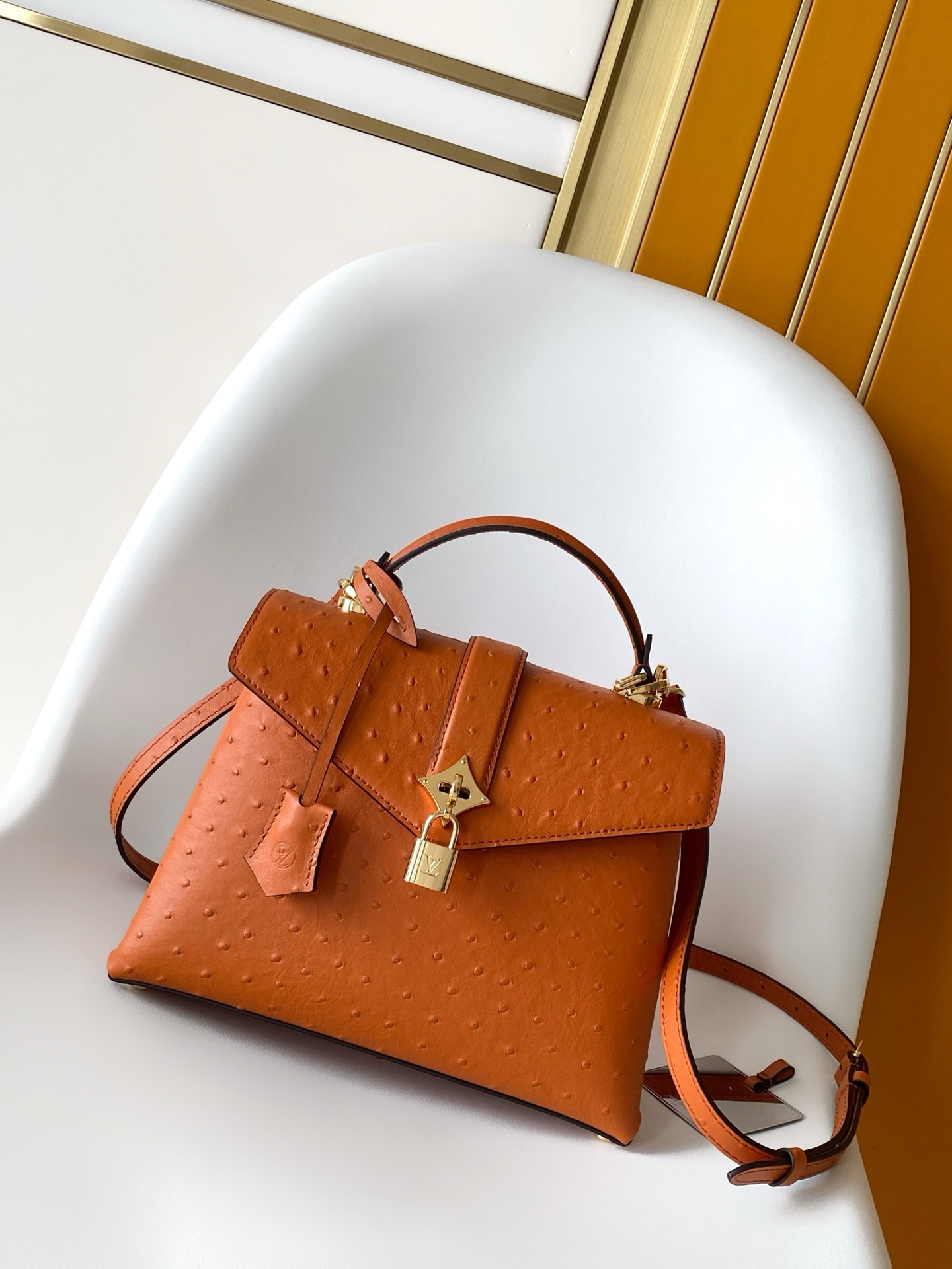 LV高仿鴕鳥紋橘棕色皮革鎖頭手提包 氣質女包