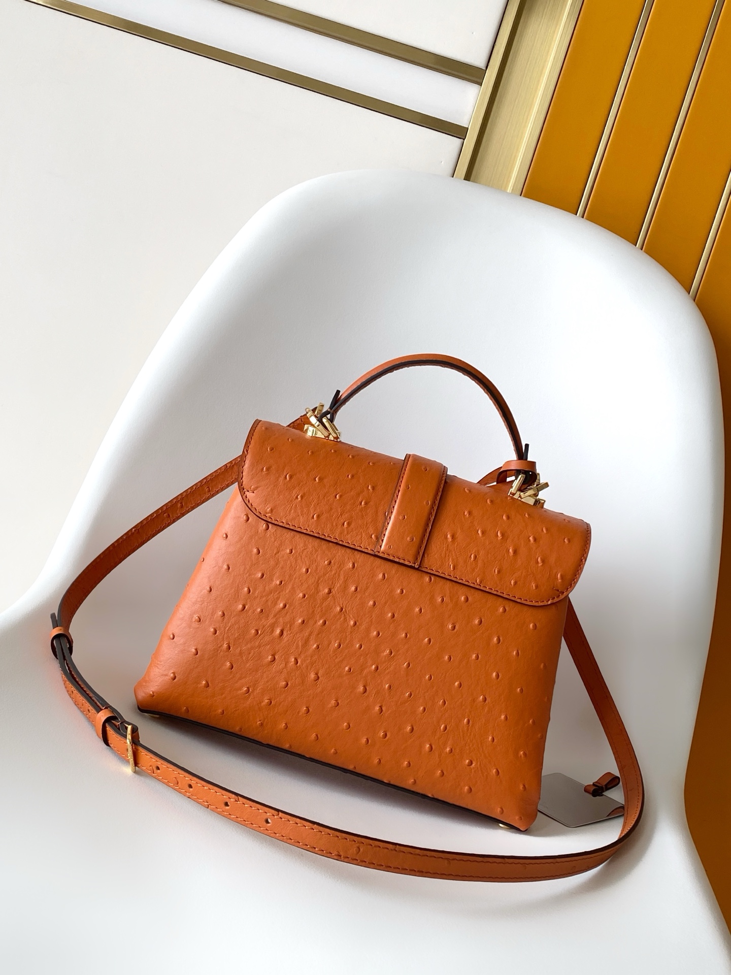 LV高仿鴕鳥紋橘棕色皮革鎖頭手提包 氣質女包｜歐美奢侈品精品推薦