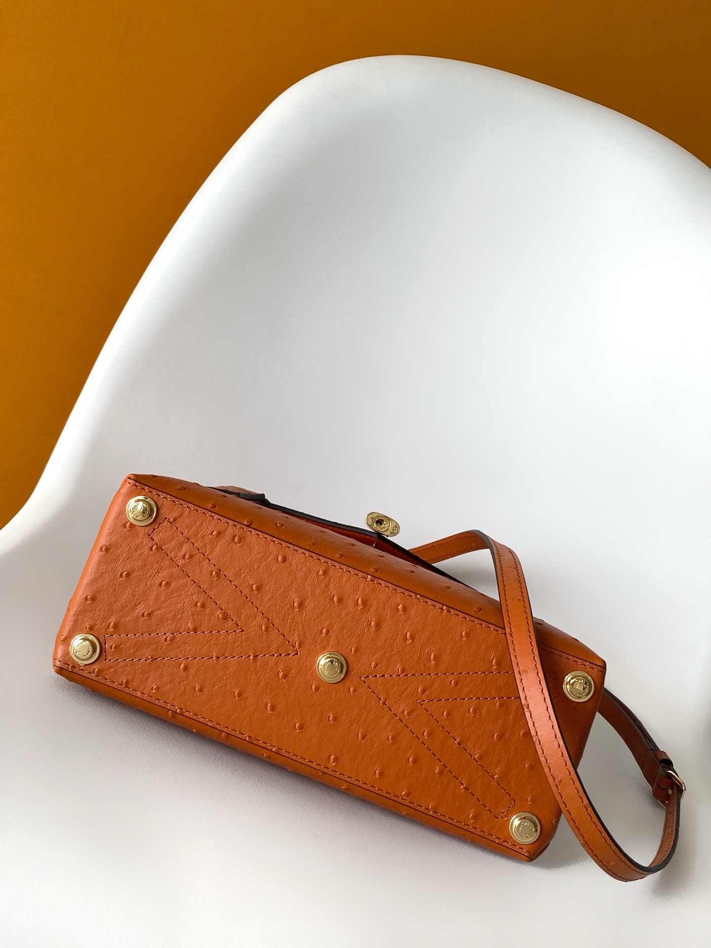 LV高仿鴕鳥紋橘棕色皮革鎖頭手提包 氣質女包｜歐美奢侈品精品推薦