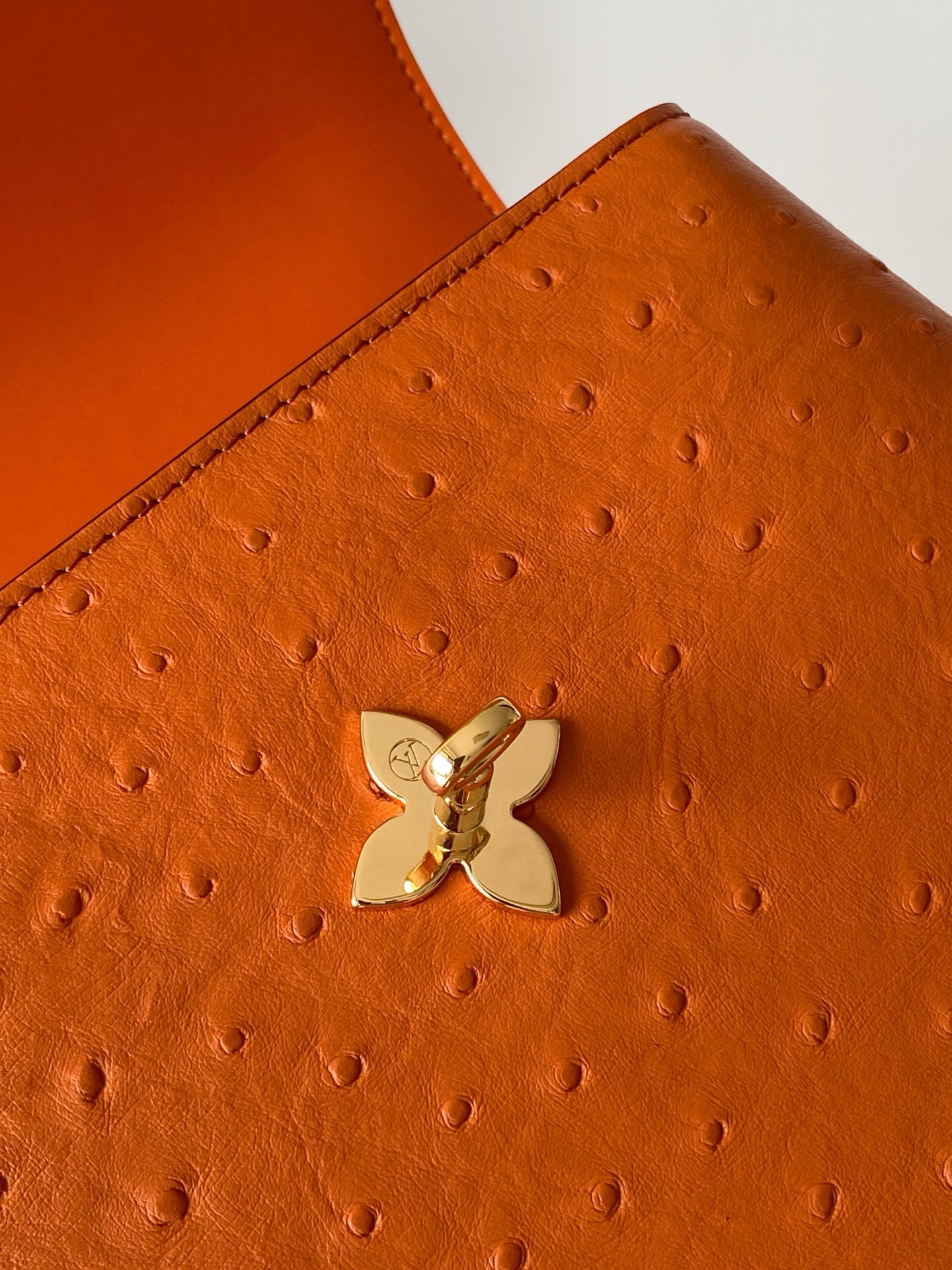 LV高仿鴕鳥紋橘棕色皮革鎖頭手提包 氣質女包｜歐美奢侈品精品推薦