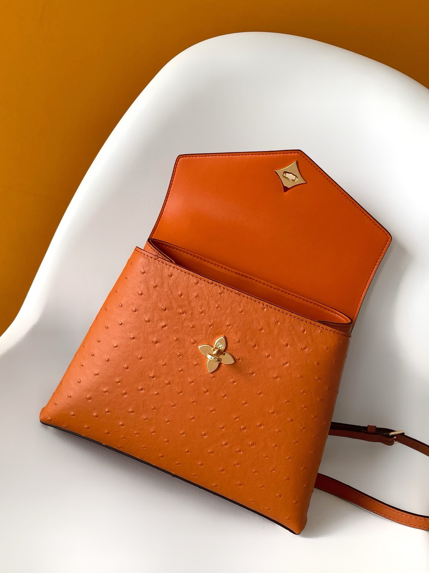 LV高仿鴕鳥紋橘棕色皮革鎖頭手提包 氣質女包｜歐美奢侈品精品推薦