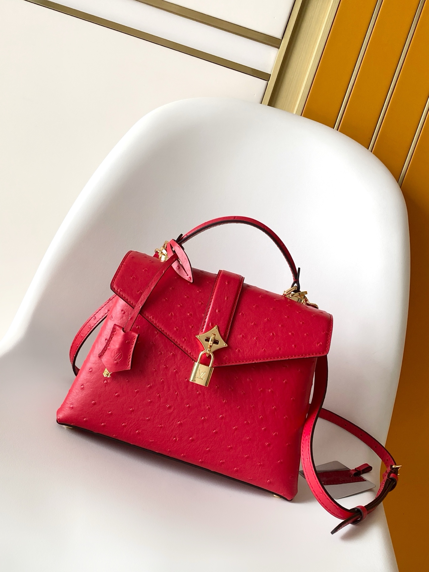 LV原單鴕鳥紋紅色鎖頭手提包 精品氣質女包