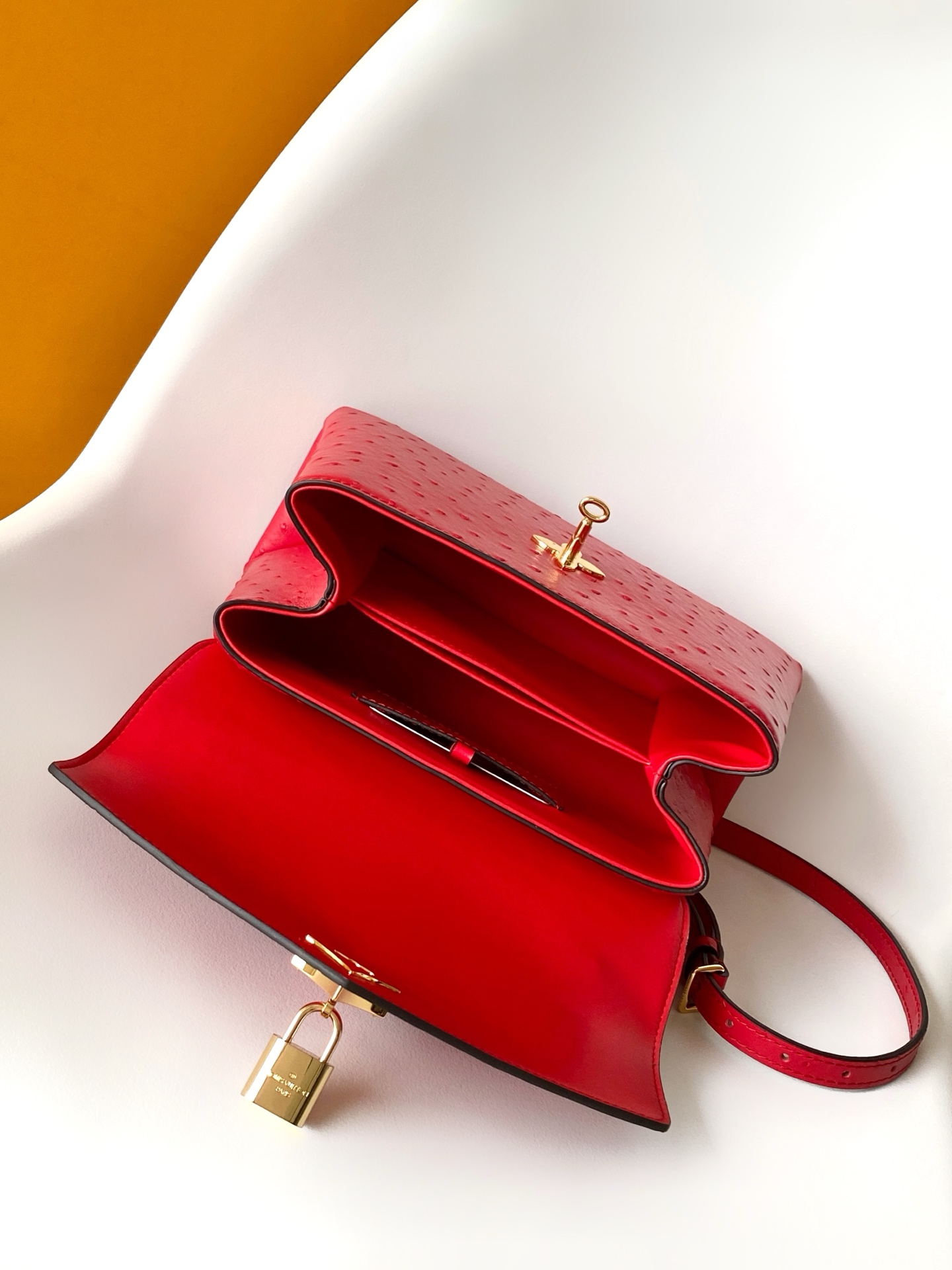 LV原單鴕鳥紋紅色鎖頭手提包 精品氣質女包｜歐美奢侈品精品推薦