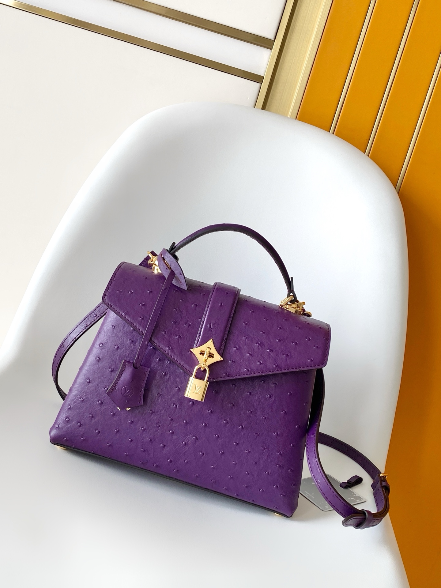LV高仿鴕鳥紋紫色皮革鎖頭手提包 精品設計款