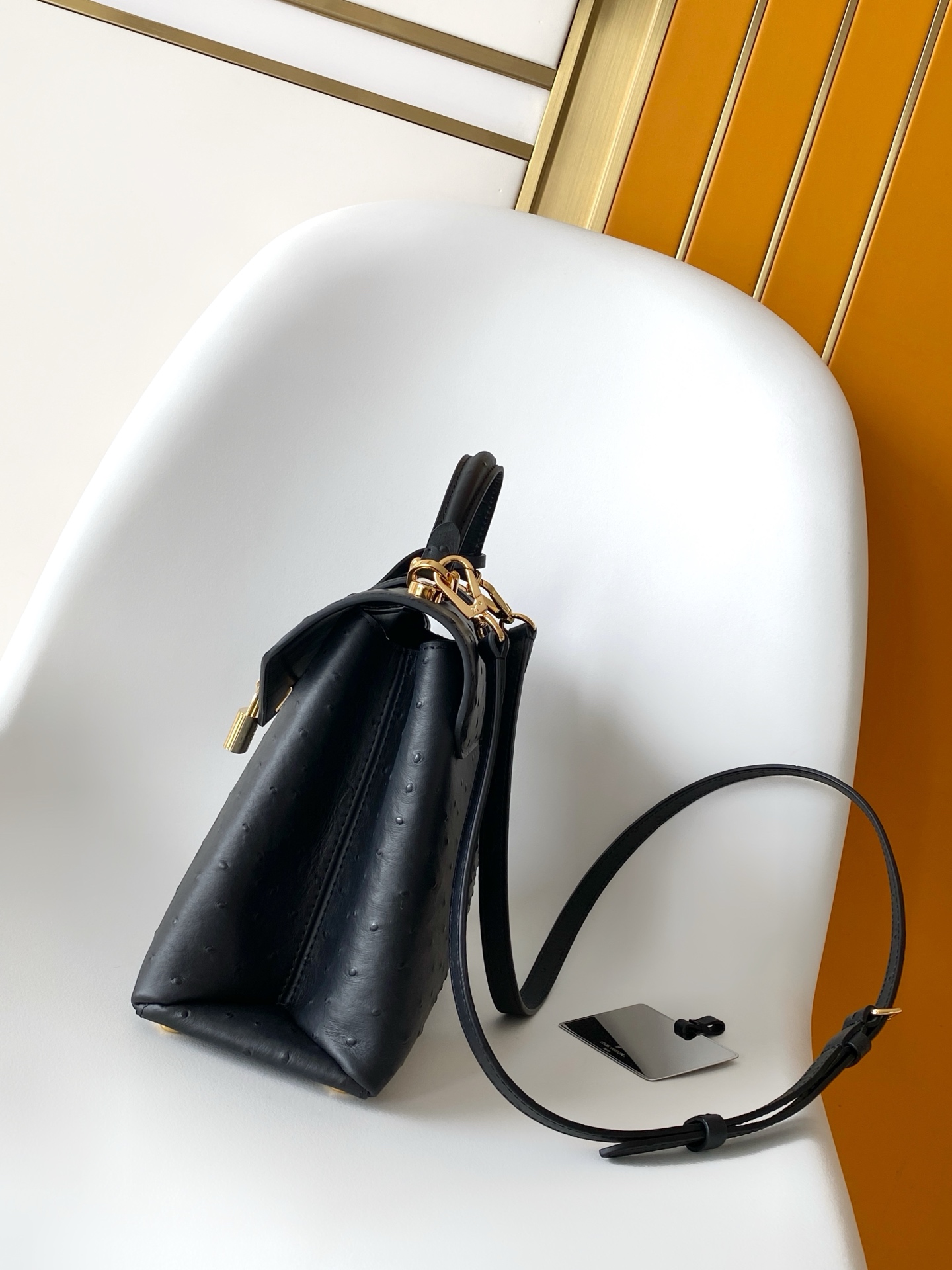 LV一比一鴕鳥紋黑色鎖頭手提包 經典百搭款｜歐美奢侈品精品推薦