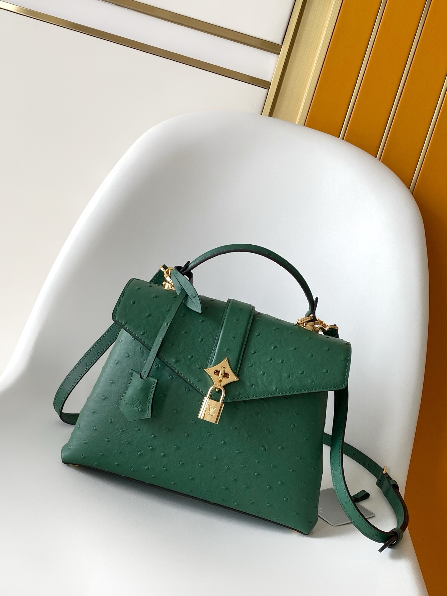 LV高仿鴕鳥紋綠色鎖頭手提包 奢華時尚氣質款