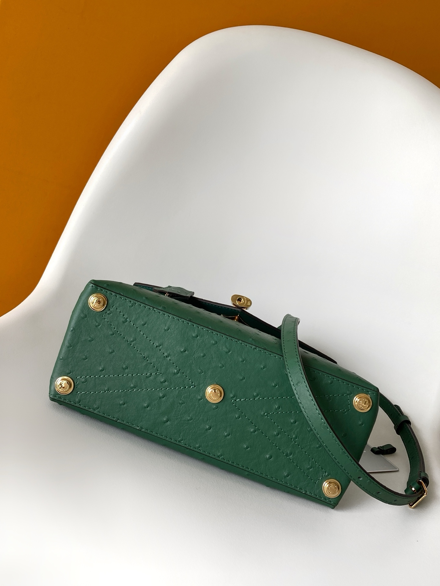 LV高仿鴕鳥紋綠色鎖頭手提包 奢華時尚氣質款｜歐美奢侈品精品推薦