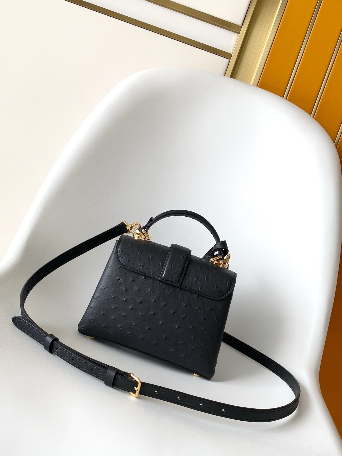 LV高仿迷你黑色鴕鳥紋鎖頭包 經典百搭款｜歐美奢侈品精品推薦