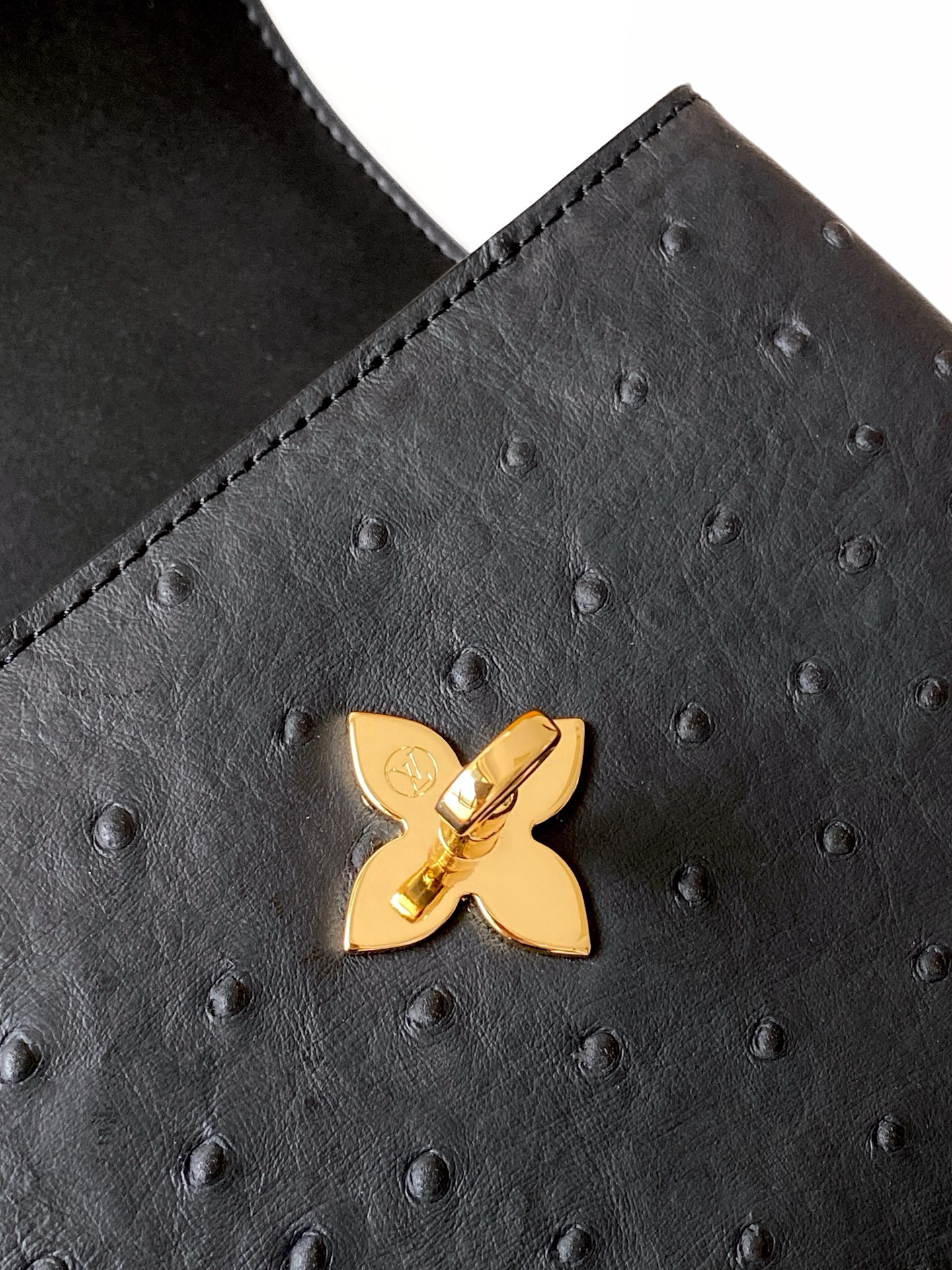 LV高仿迷你黑色鴕鳥紋鎖頭包 經典百搭款｜歐美奢侈品精品推薦