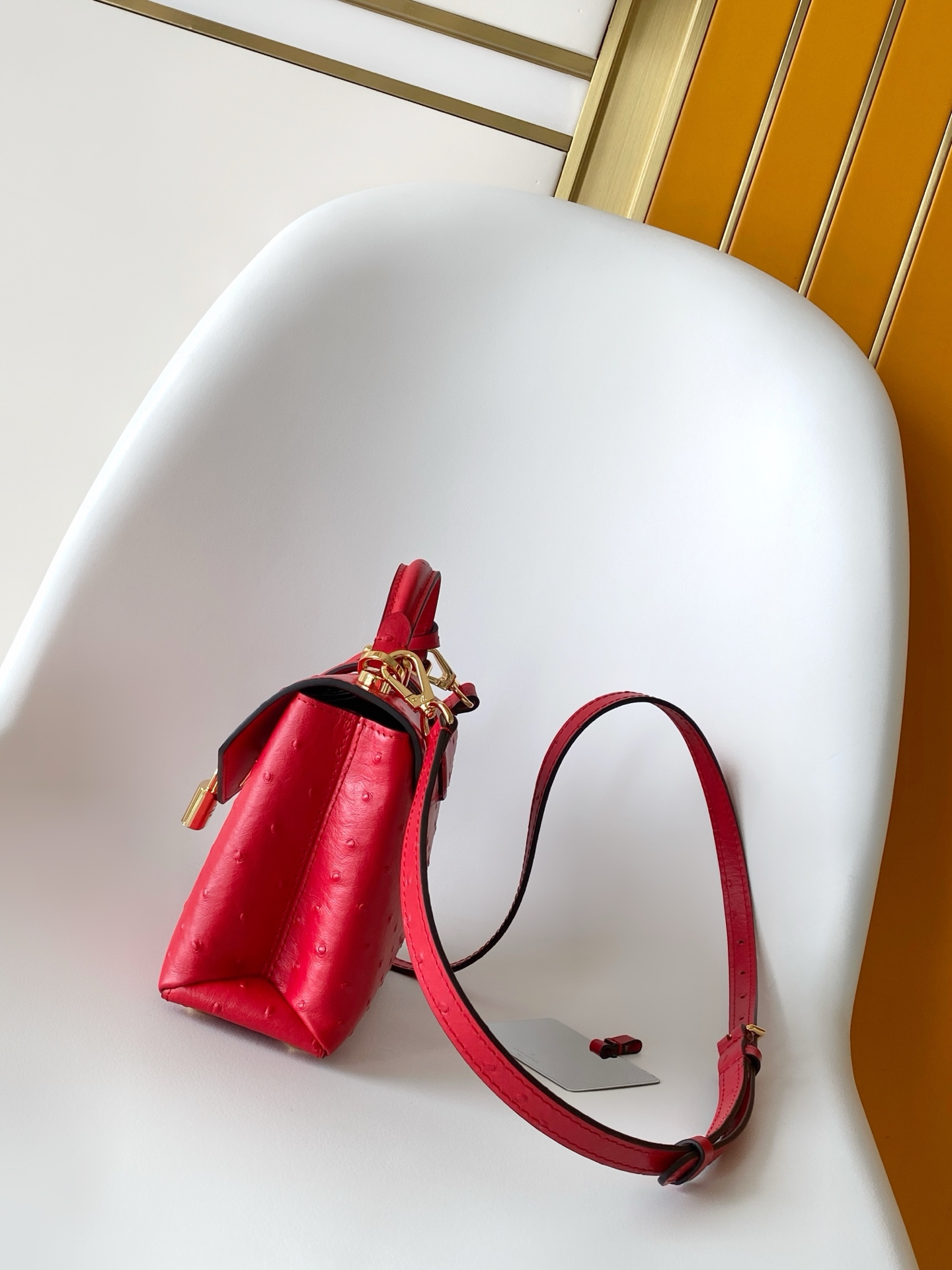 LV一比一紅色迷你鴕鳥紋鎖頭包 鮮明時尚款｜歐美奢侈品精品推薦