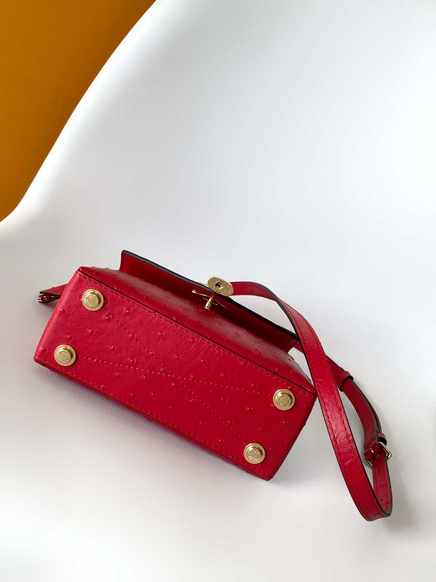 LV一比一紅色迷你鴕鳥紋鎖頭包 鮮明時尚款｜歐美奢侈品精品推薦