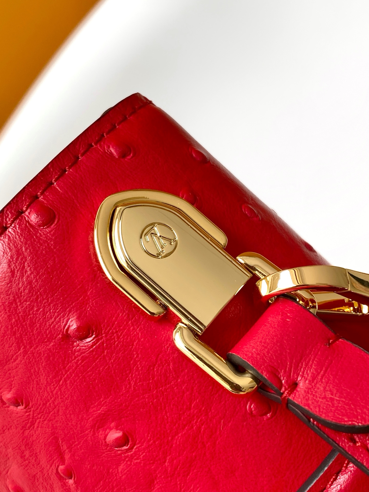 LV一比一紅色迷你鴕鳥紋鎖頭包 鮮明時尚款｜歐美奢侈品精品推薦