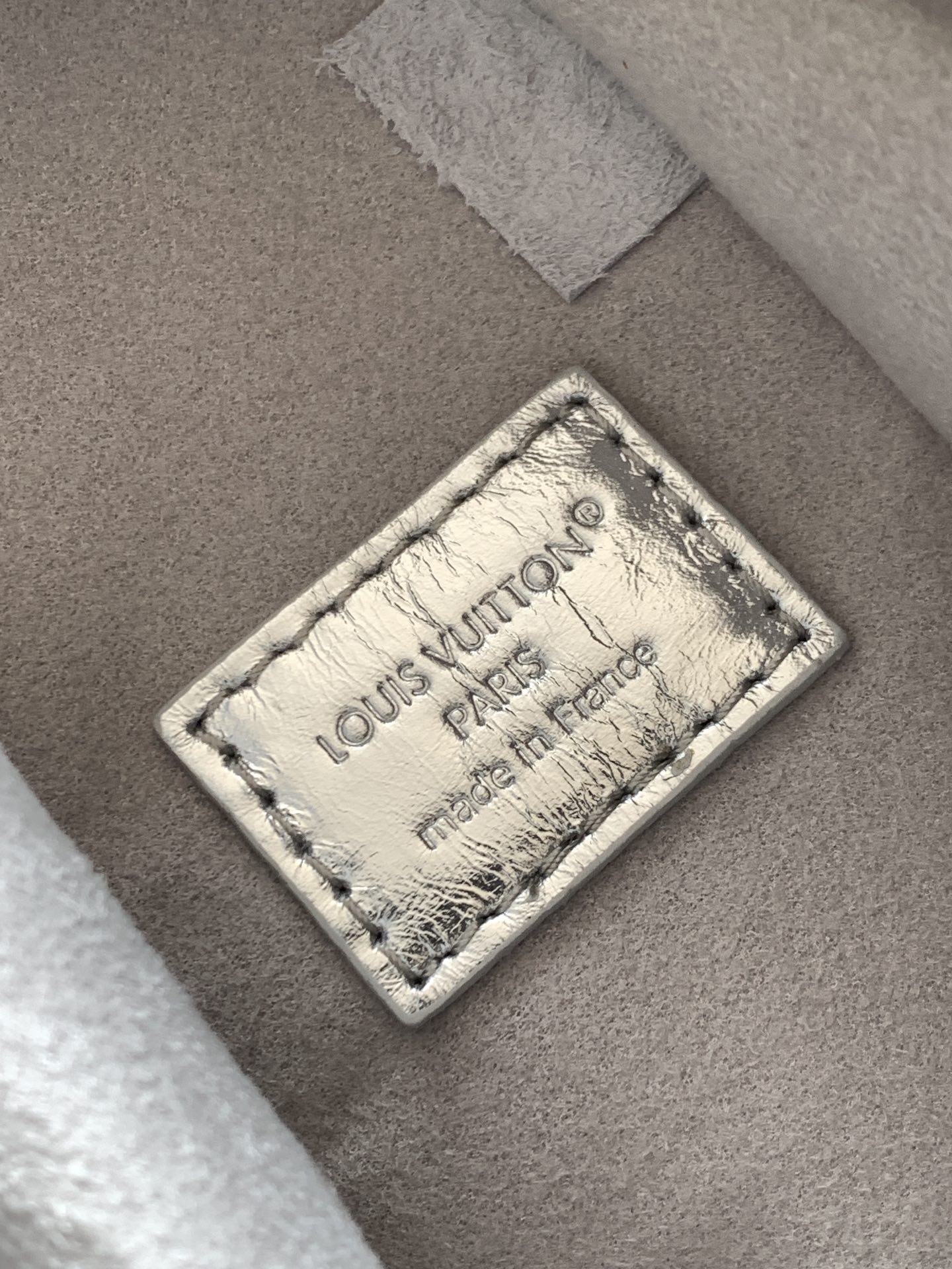 LV一比一銀色鏡面半月包 未來感造型設計｜歐美奢侈品精品推薦