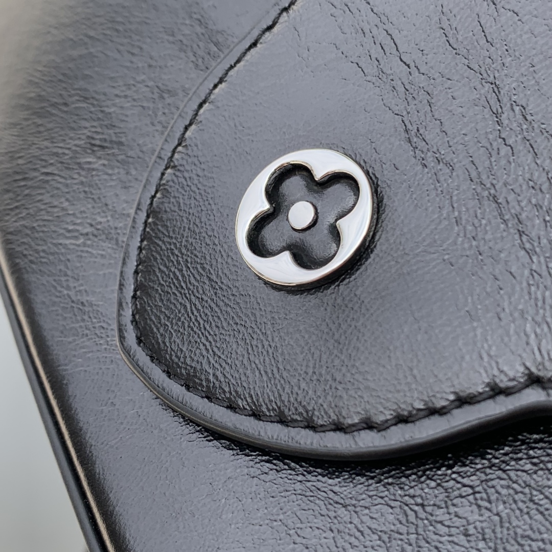 LV原單黑色金屬鏈LOGO手提包 經典百搭款｜歐美奢侈品精品推薦