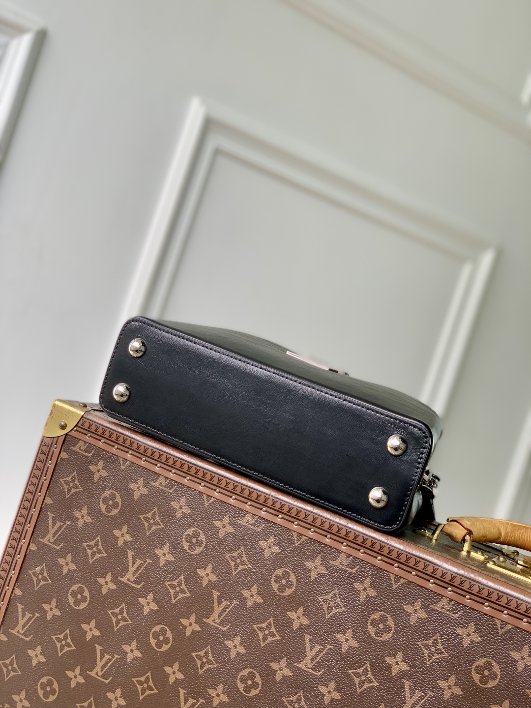 LV一比一黑色金鏈LOGO手提包 高質感精品設計｜歐美奢侈品精品推薦