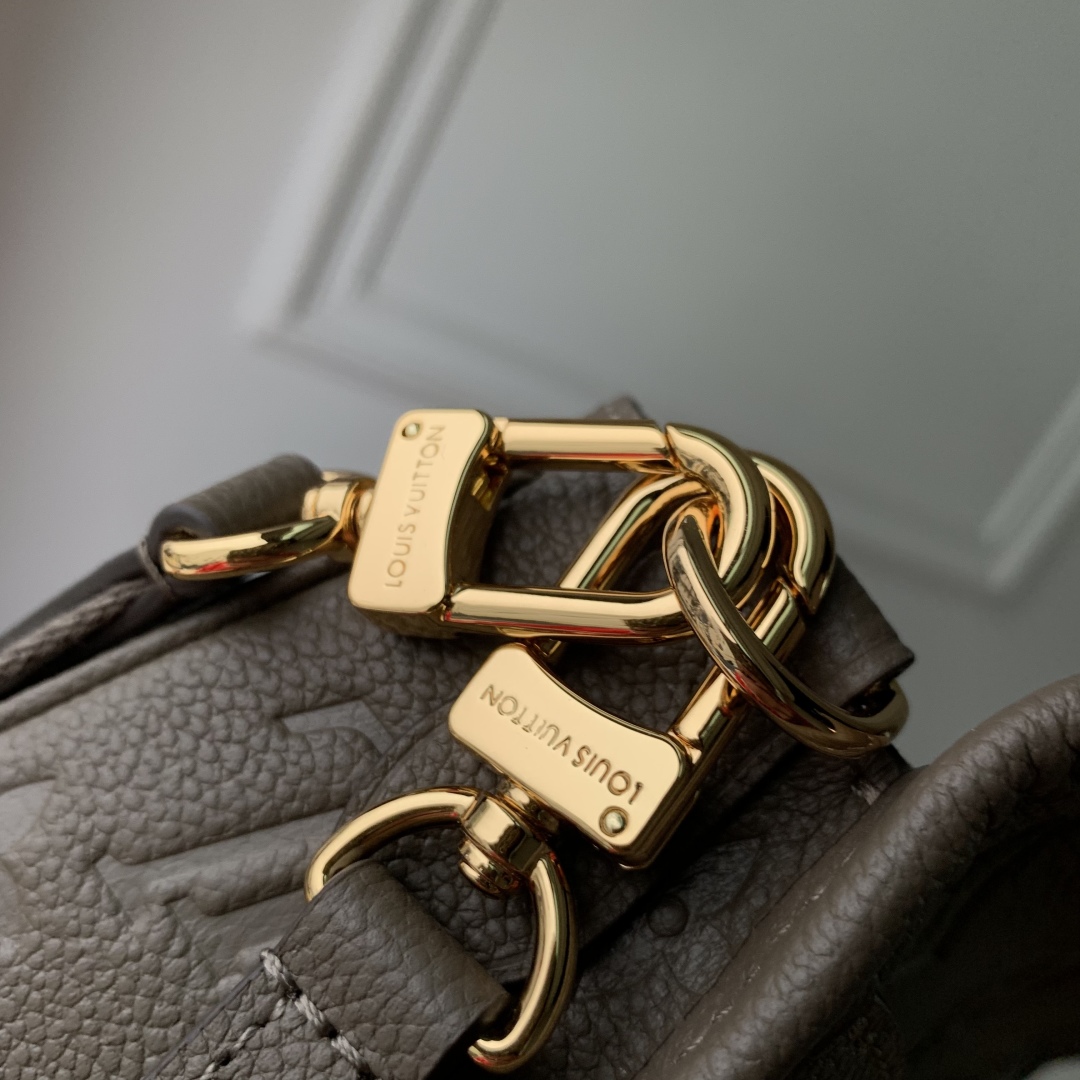 LV原單壓花灰色郵差包 精品質感百搭款｜歐美奢侈品精品推薦