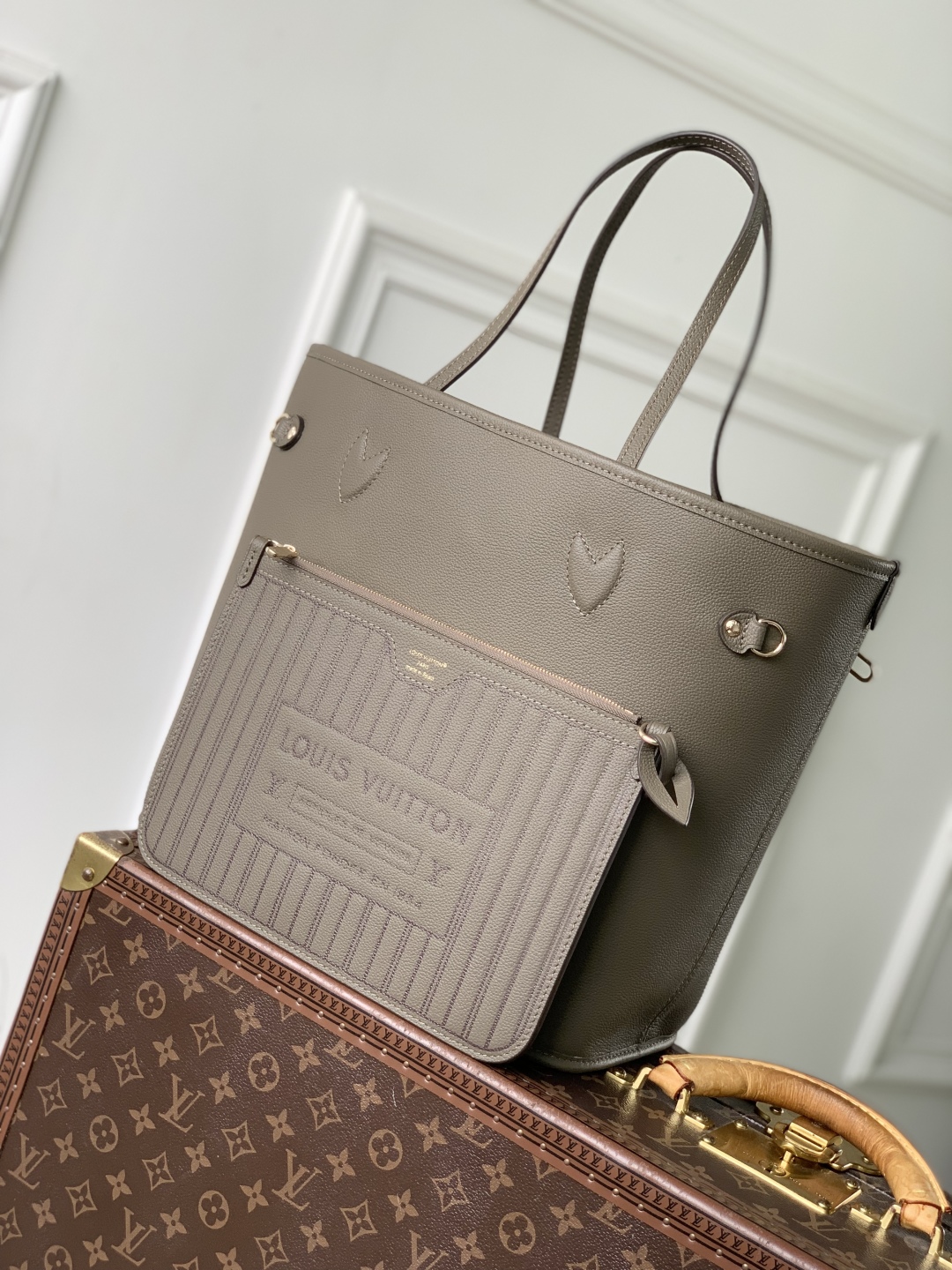LV高仿灰色皮革托特包 附拉鍊內袋 精品通勤款