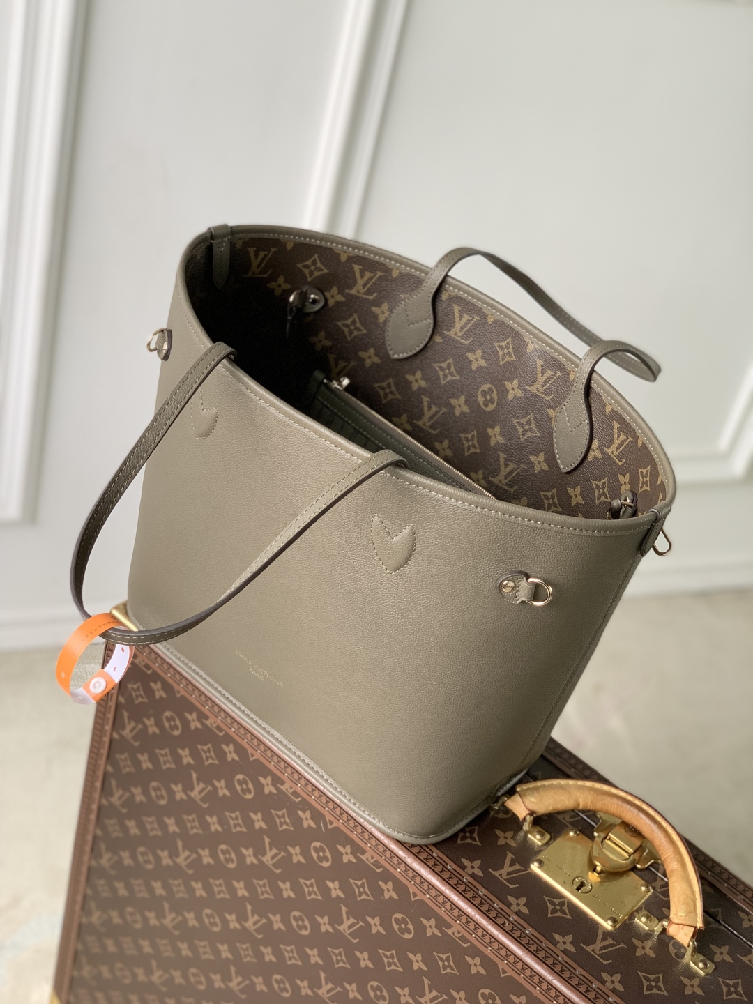 LV高仿灰色皮革托特包 附拉鍊內袋 精品通勤款