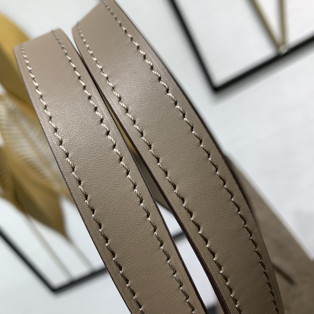 LV高仿灰色壓花托特包 鎖扣設計精品新款｜歐美奢侈品精品推薦