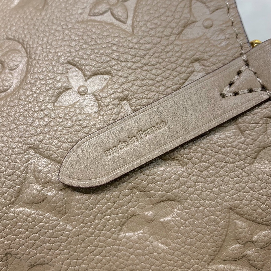 LV高仿灰色壓花托特包 鎖扣設計精品新款｜歐美奢侈品精品推薦