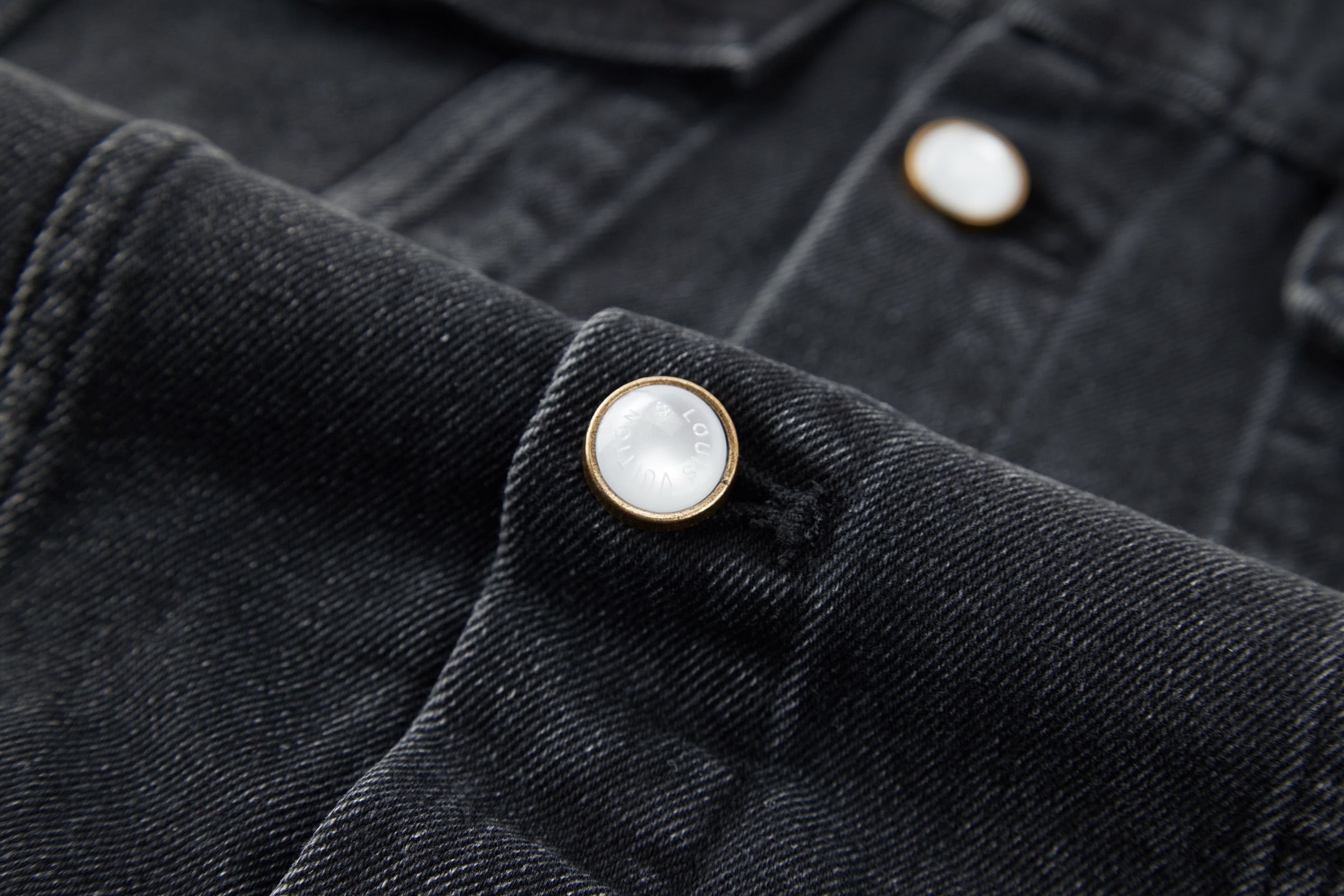 LV一比一男士牛仔外套 水洗仿舊LOGO刺繡潮流休閒款｜歐美奢侈品精品推薦