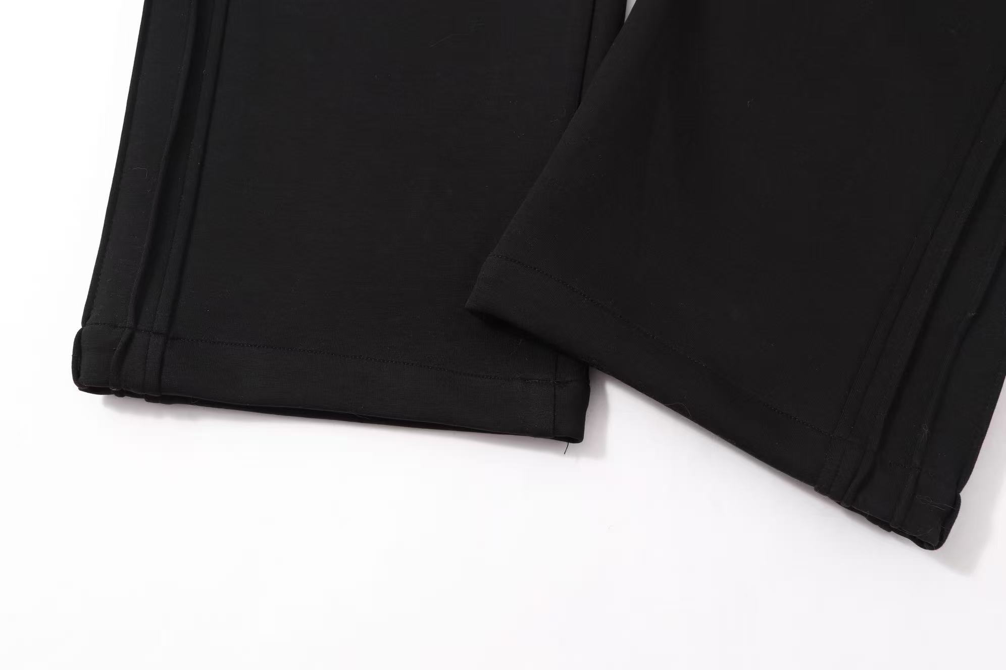 LV高仿男士休閒長褲 彈性布料 白字印花簡約設計｜歐美奢侈品精品推薦