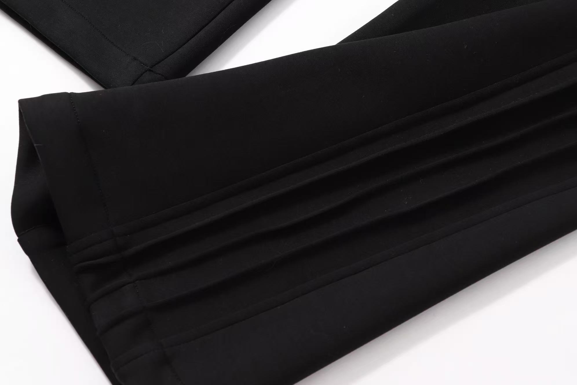 LV高仿男士休閒長褲 彈性布料 白字印花簡約設計｜歐美奢侈品精品推薦