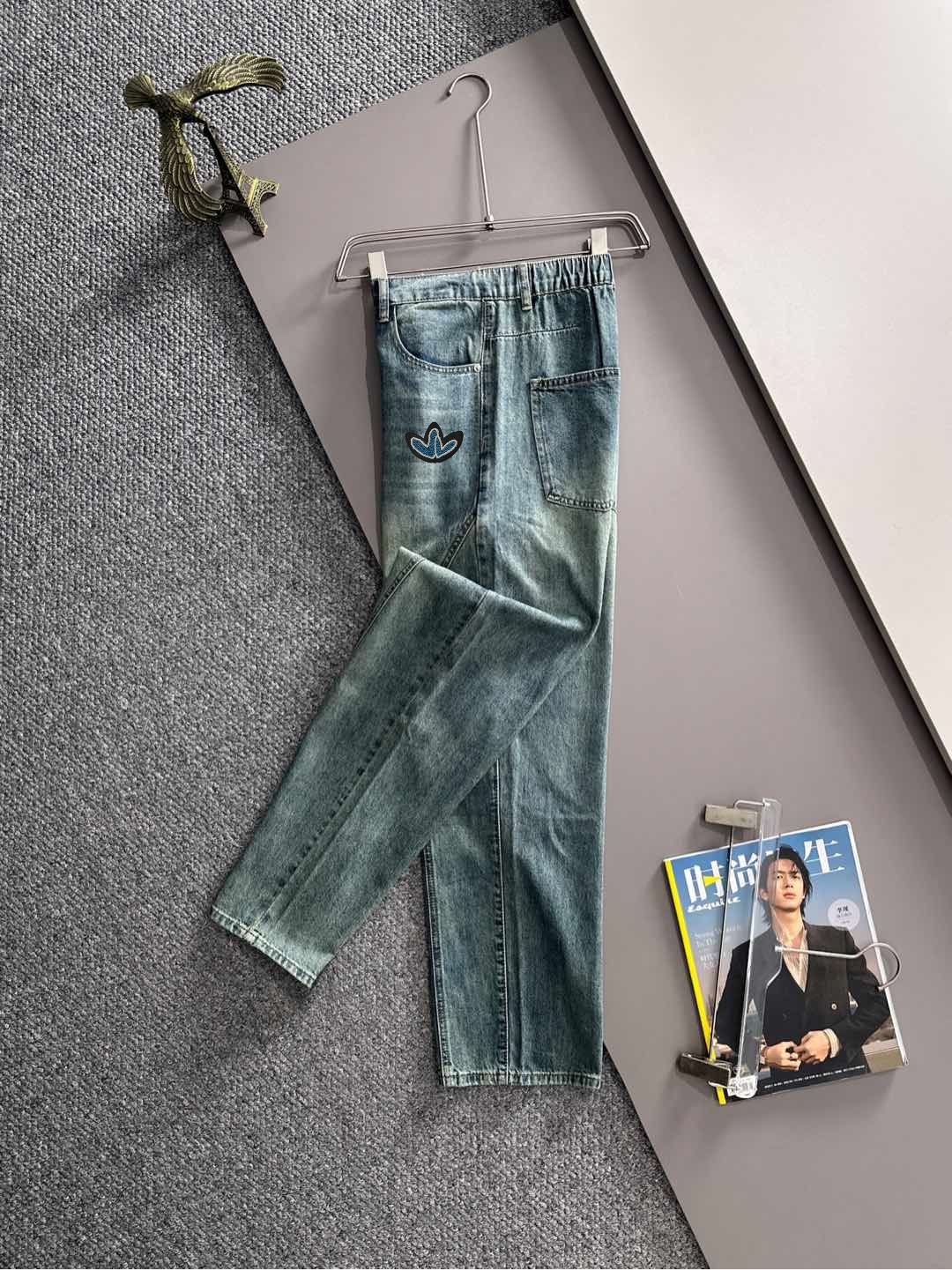 LV一比一男士淡藍水洗牛仔褲復古簡約Logo中直筒版型｜歐美奢侈品精品推薦