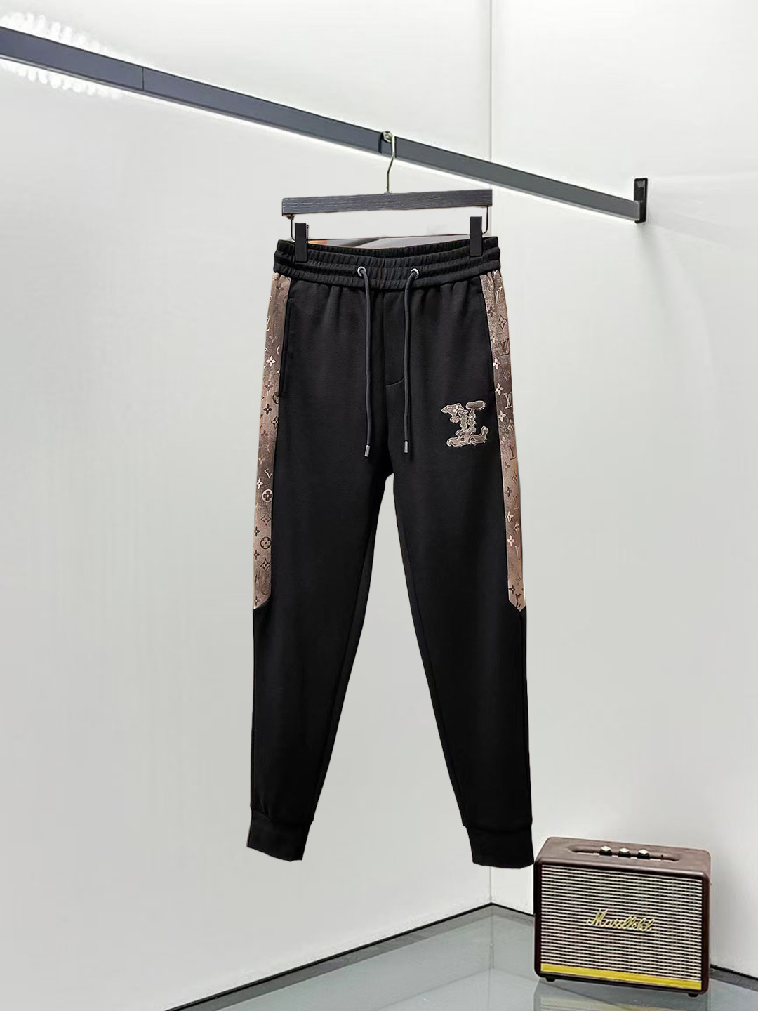 LV高仿男士運動褲拼接老花L字刺繡標誌束腳設計潮流黑褲