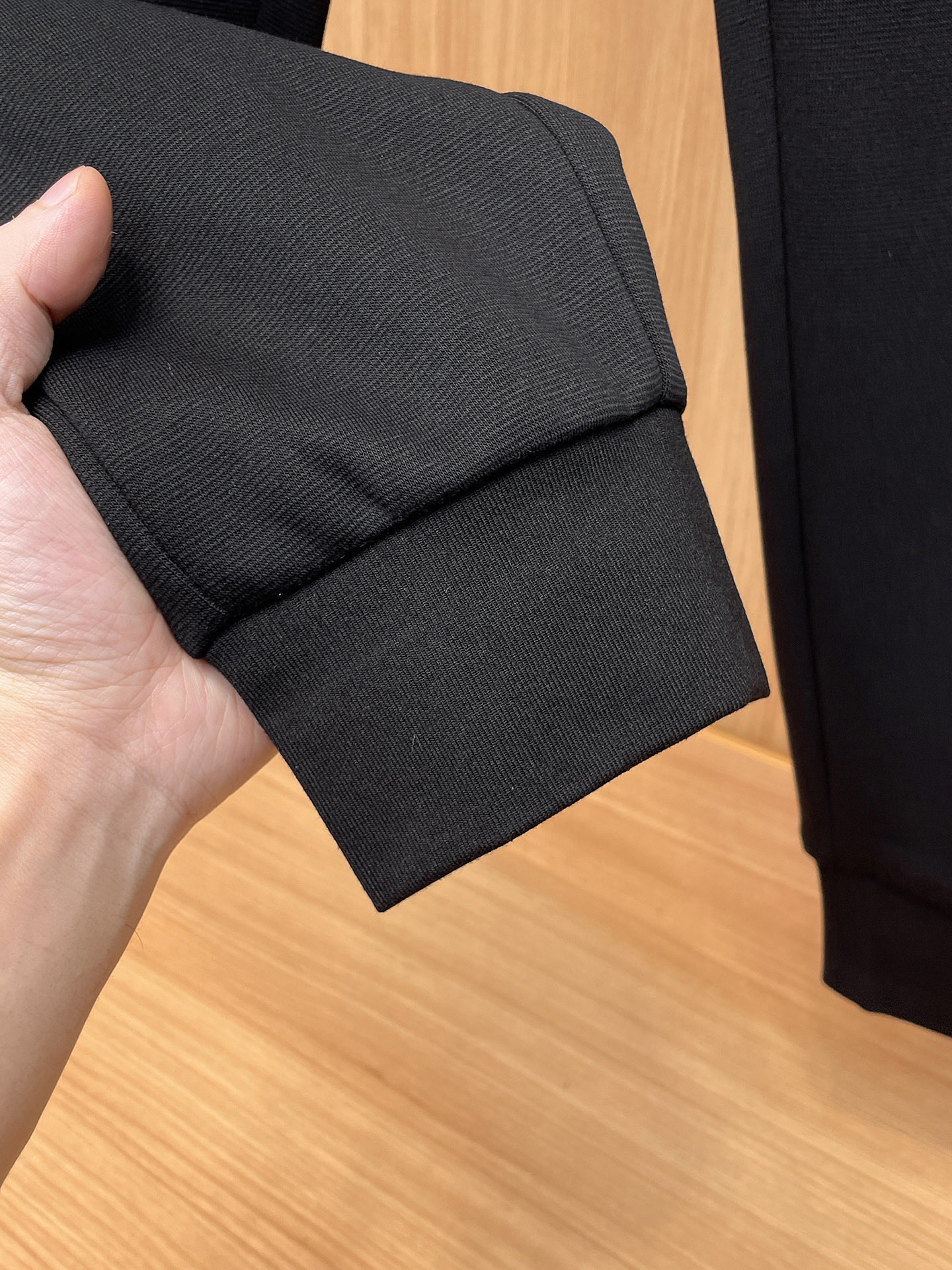 LV高仿男士運動褲拼接老花L字刺繡標誌束腳設計潮流黑褲｜歐美奢侈品精品推薦