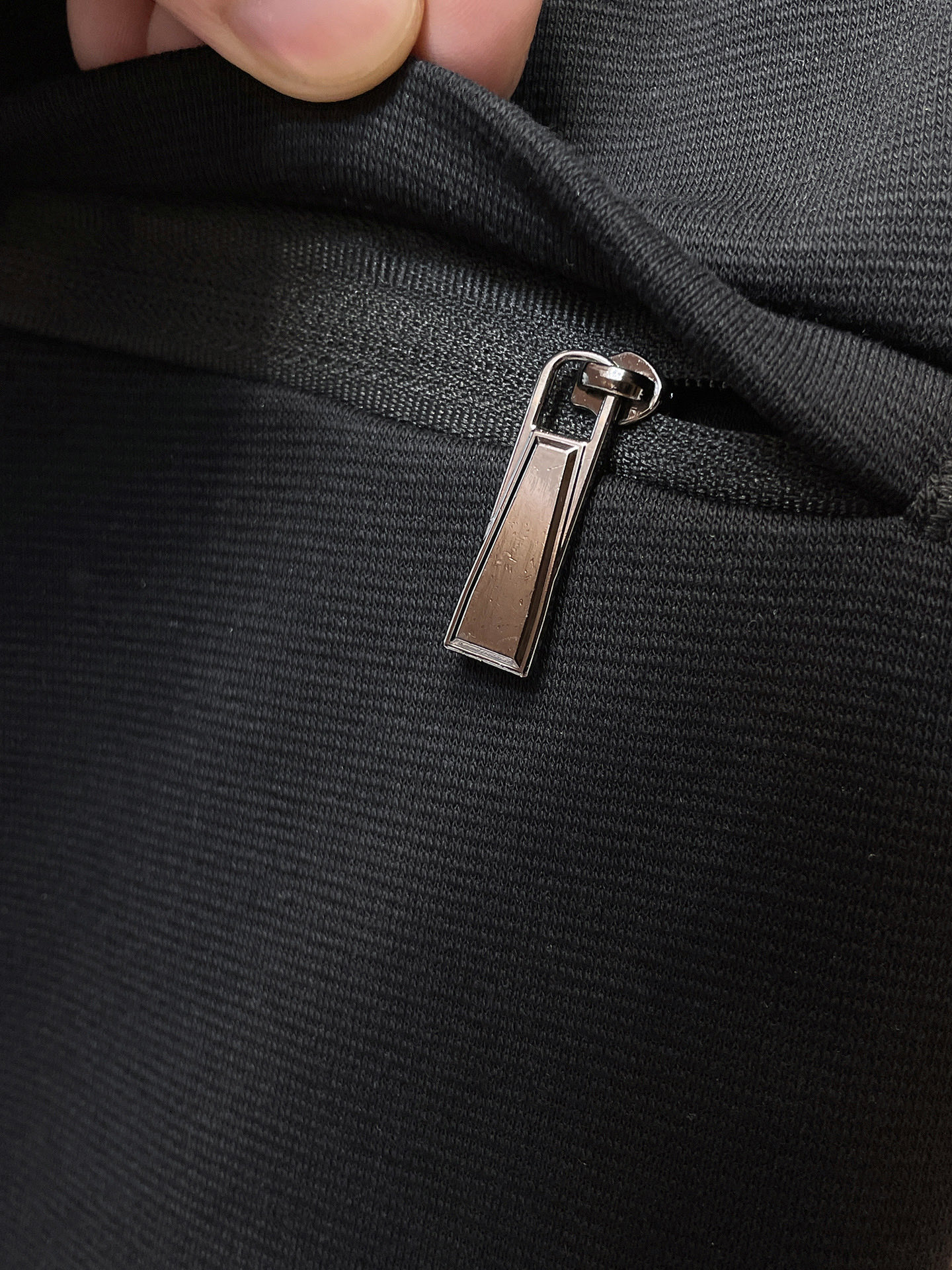 LV高仿男士運動褲拼接老花L字刺繡標誌束腳設計潮流黑褲｜歐美奢侈品精品推薦