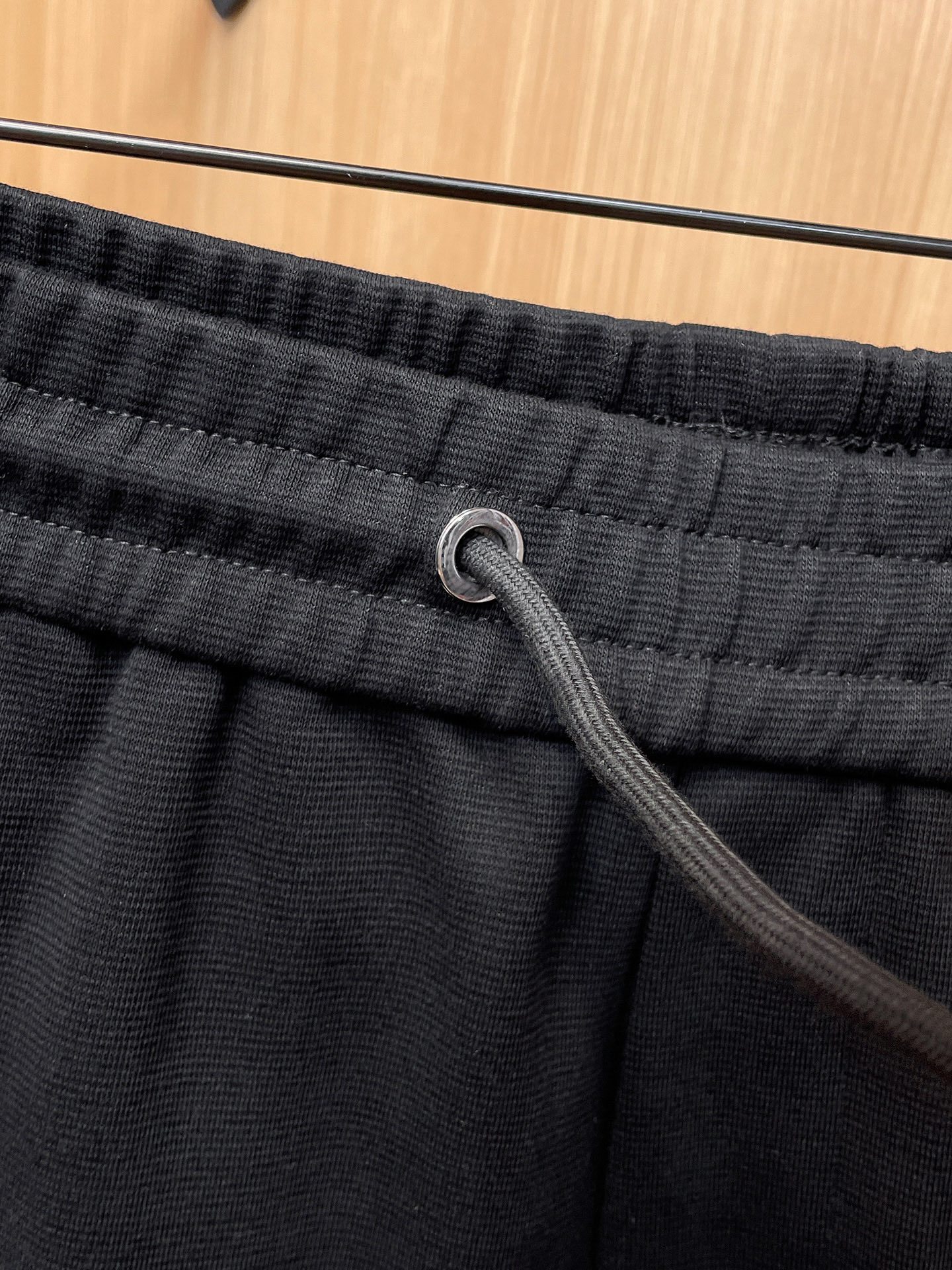 LV高仿男士運動褲拼接老花L字刺繡標誌束腳設計潮流黑褲｜歐美奢侈品精品推薦