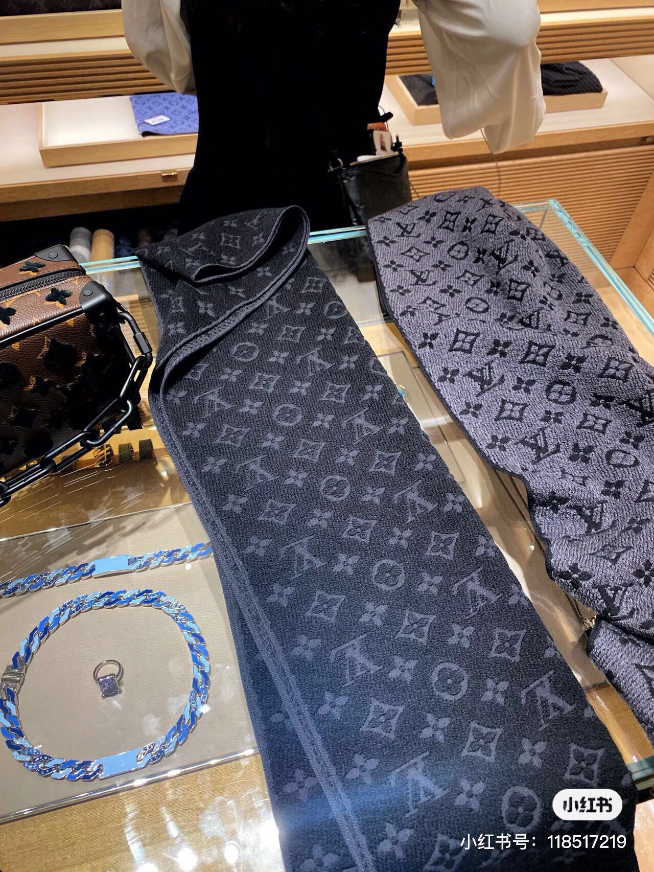 LV高仿圍巾男女款經典黑灰老花百搭冬季款｜歐美奢侈品精品推薦