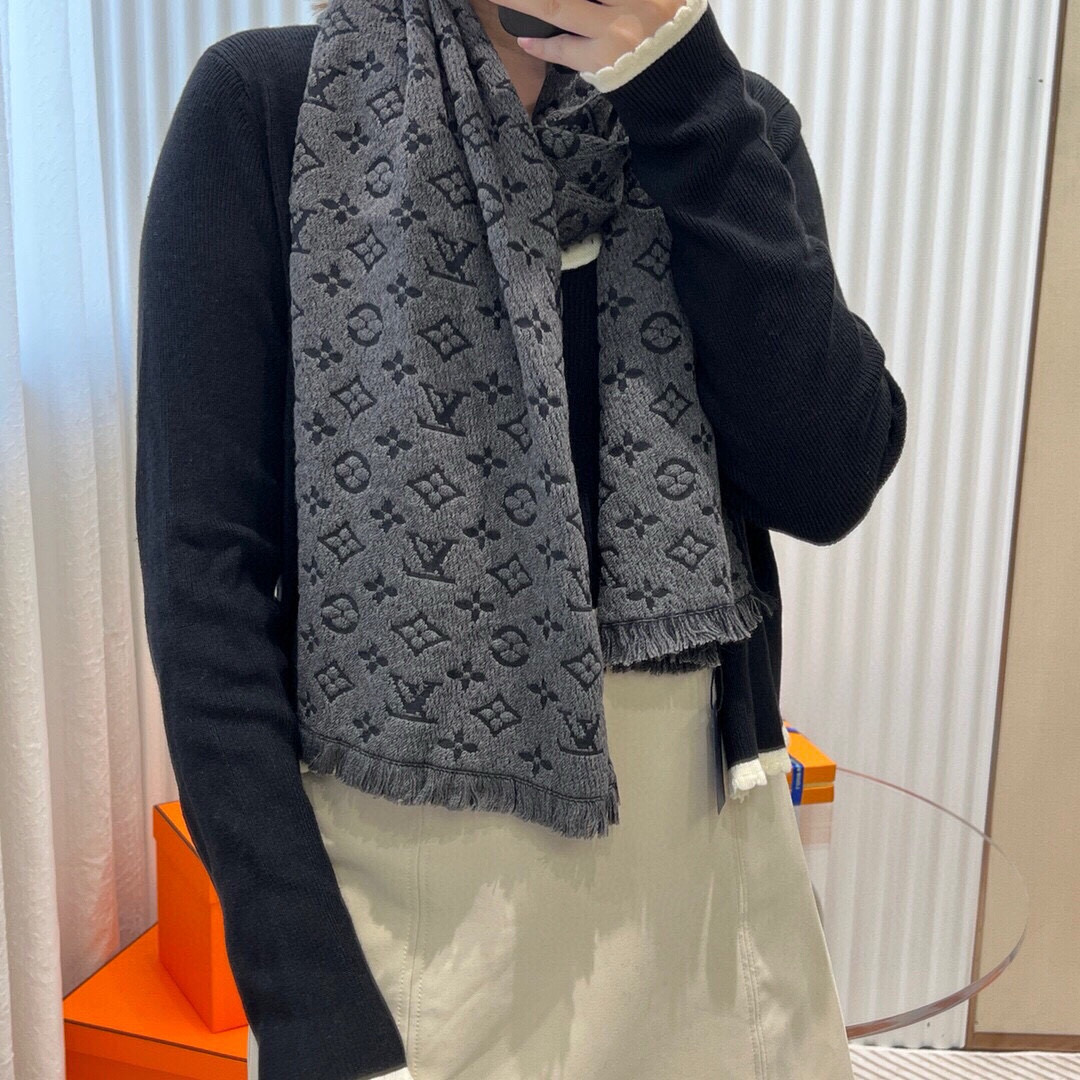 LV一比一男女款雙面圍巾灰黑配色厚實保暖款|超A仿原單精品圖片 14 LV一比一男女款雙面圍巾灰黑配色厚實保暖款|歐美奢侈品精品推薦