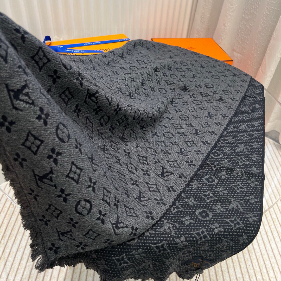 LV一比一男女款雙面圍巾灰黑配色厚實保暖款|超A仿原單精品圖片 12 LV一比一男女款雙面圍巾灰黑配色厚實保暖款|歐美奢侈品精品推薦
