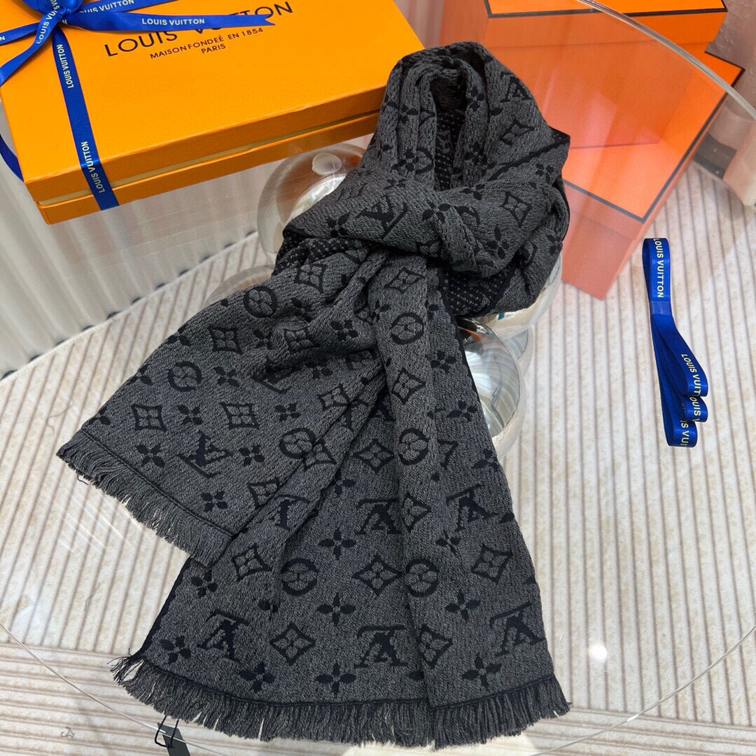 LV一比一男女款雙面圍巾灰黑配色厚實保暖款|超A仿原單精品圖片 10 LV一比一男女款雙面圍巾灰黑配色厚實保暖款|歐美奢侈品精品推薦