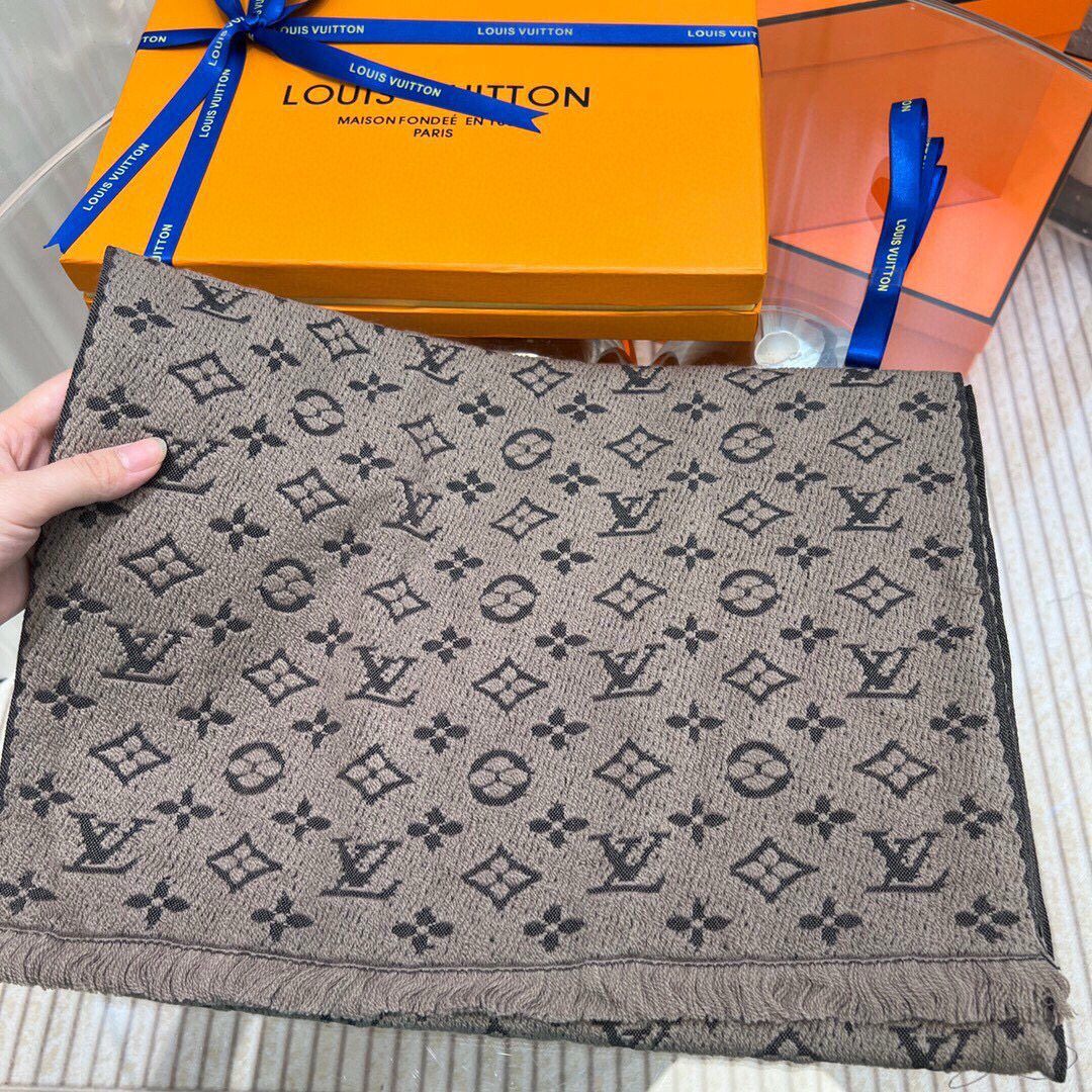 LV原單女款圍巾駝色老花設計柔軟舒適人氣款