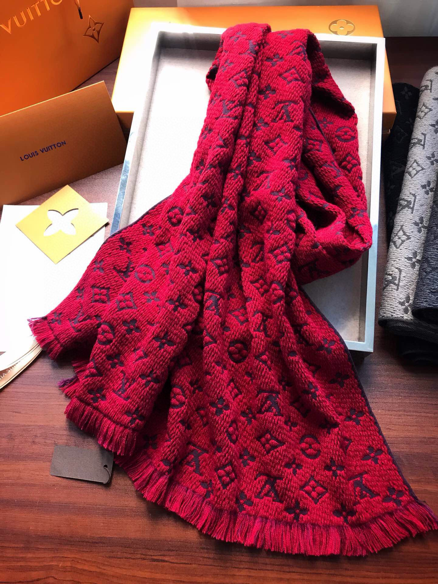 LV高仿男女款圍巾紅色雙面立體老花法式風格款