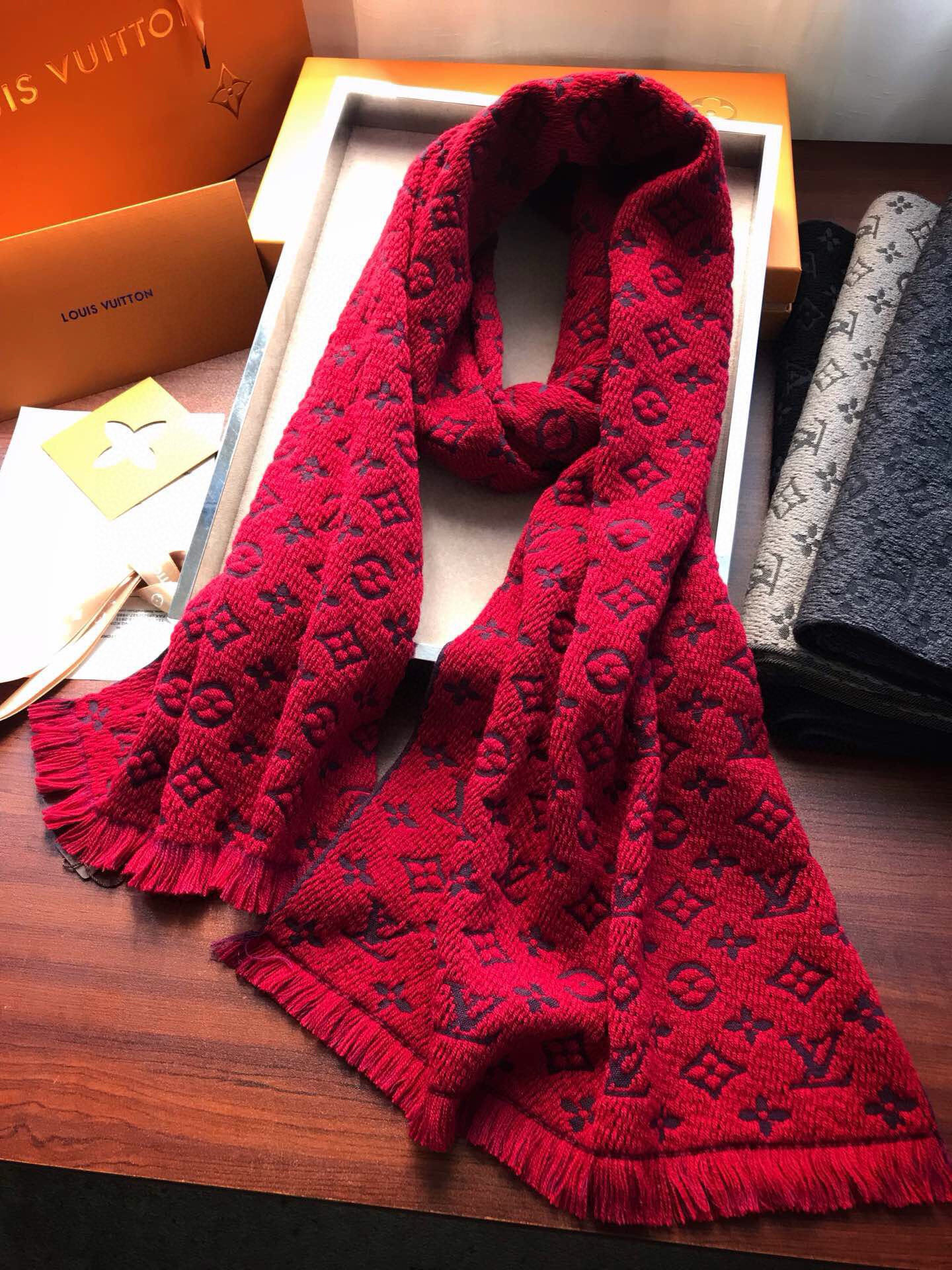 LV高仿男女款圍巾紅色雙面立體老花法式風格款｜歐美奢侈品精品推薦