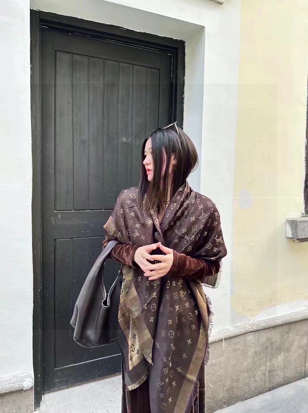 LV高仿男女款圍巾金棕格紋滿版老花奢華光澤感設計｜歐美奢侈品精品推薦