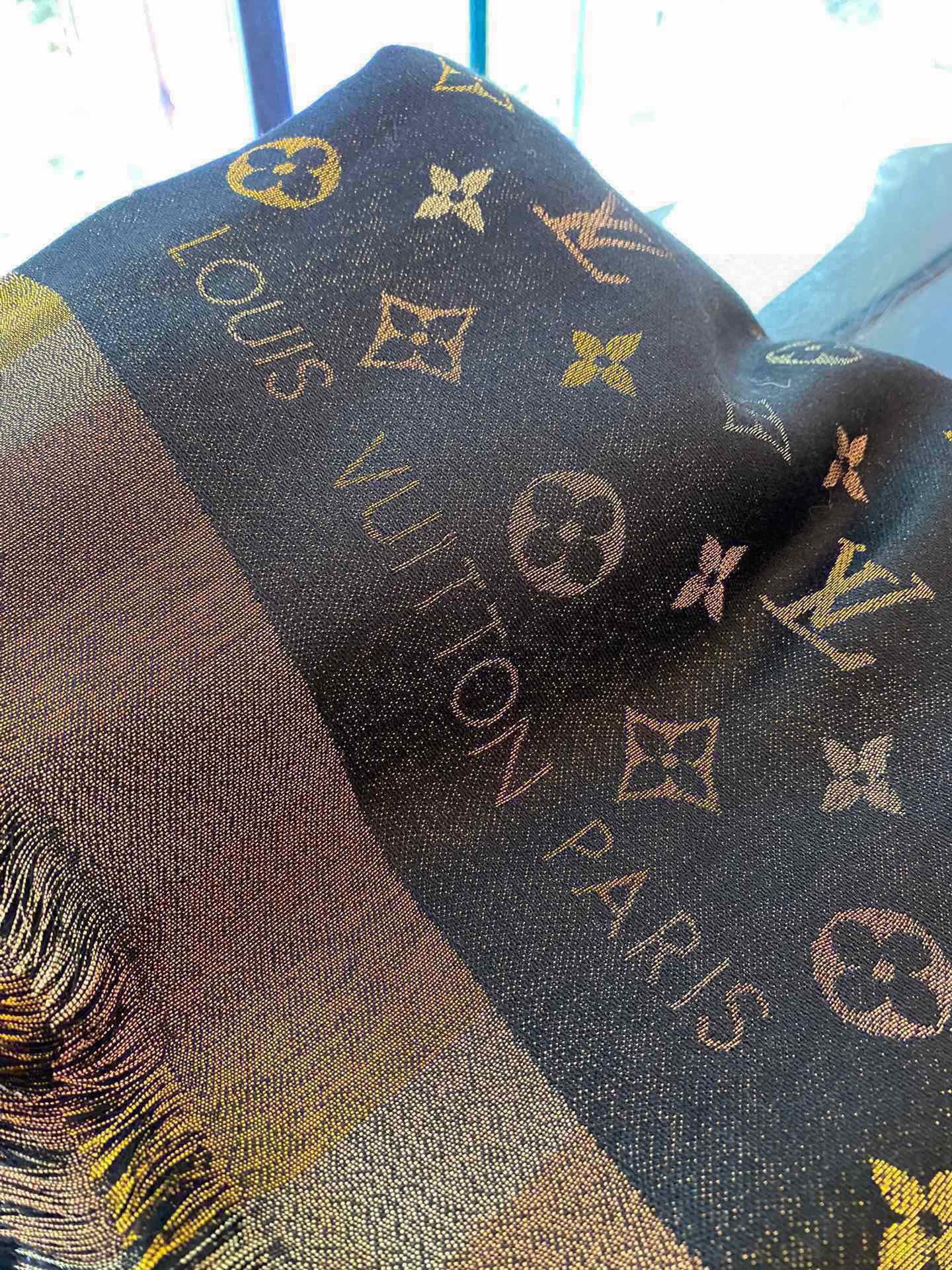 LV高仿圍巾男款墨綠棕黑色塊拼接老花多層次款｜歐美奢侈品精品推薦