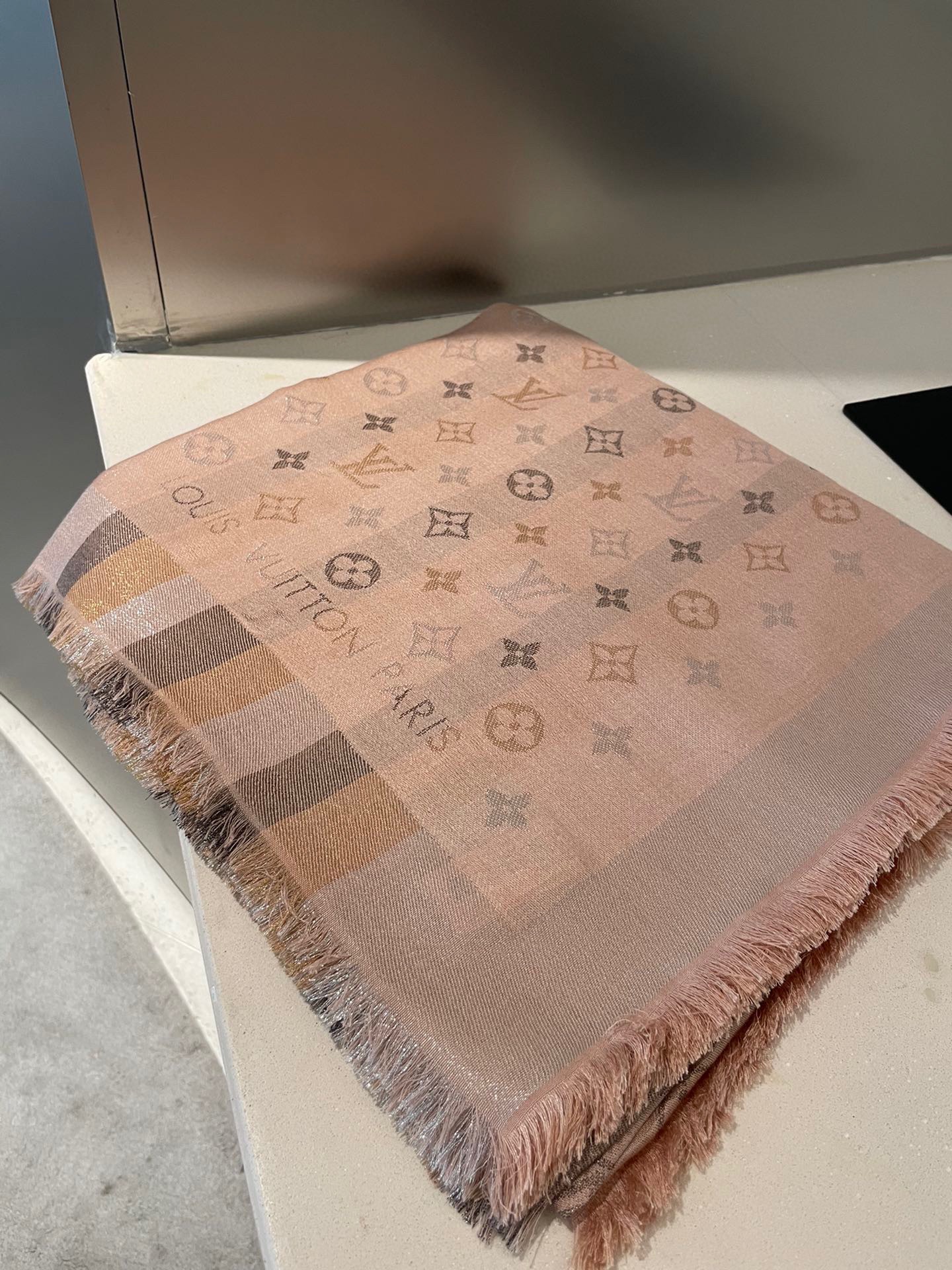 LV原單女款圍巾裸粉格紋老花輕柔氣質百搭款